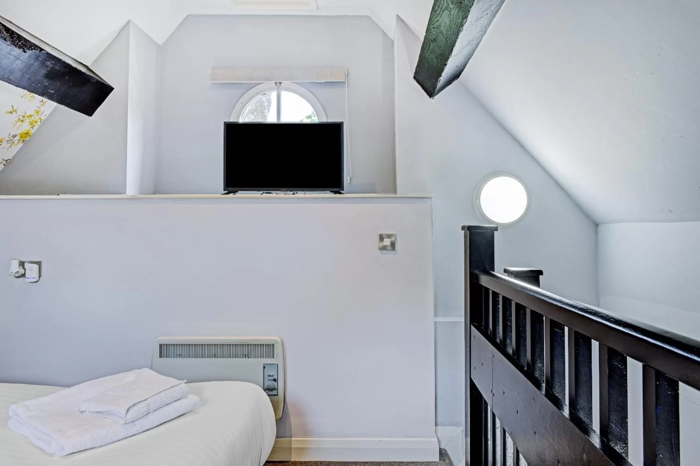 TV and multimedia, TV/Entertainment Center in OYO Dovecote Hotel