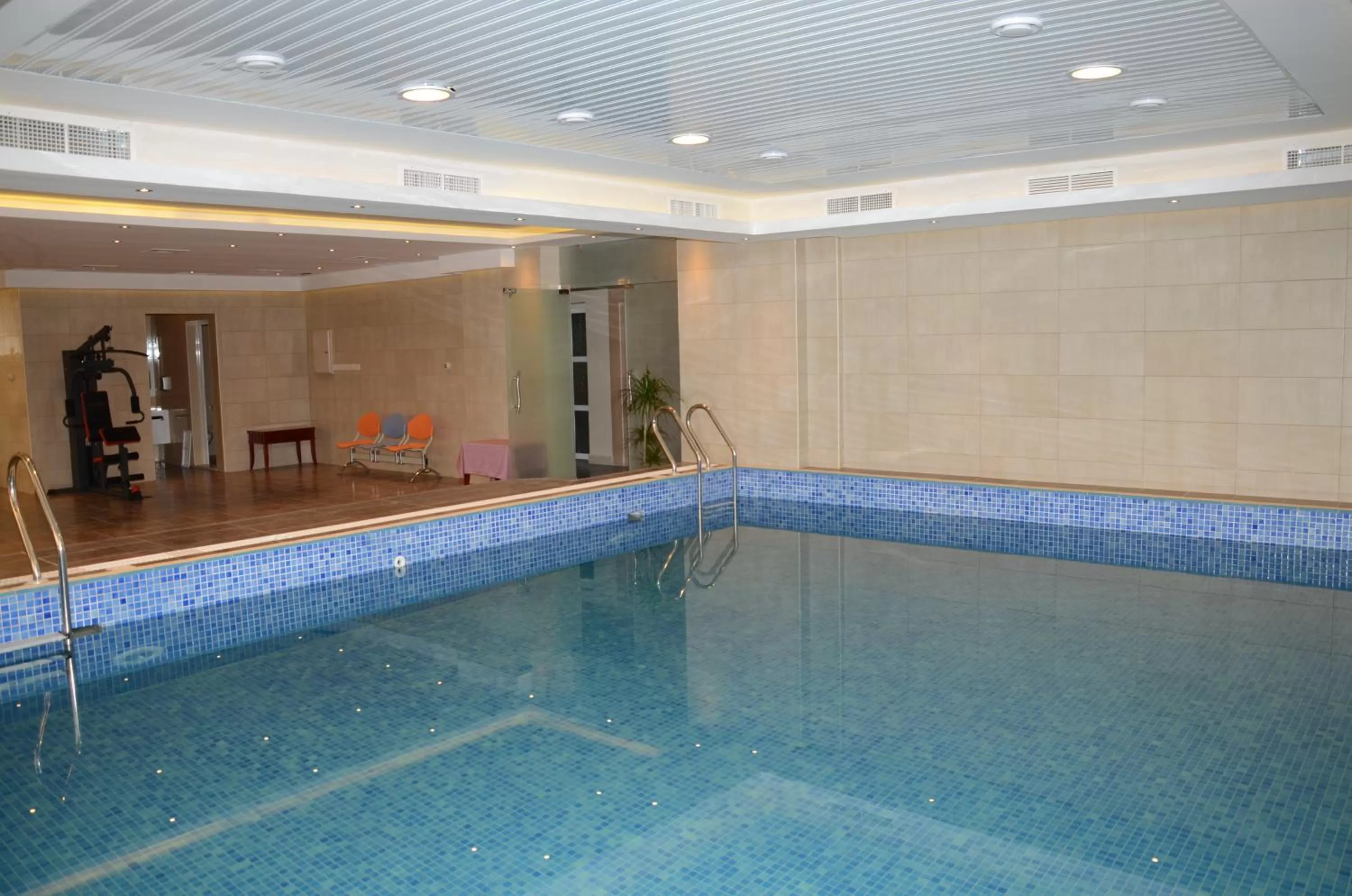 Swimming pool in Continental Inn Hotel Al Farwaniya