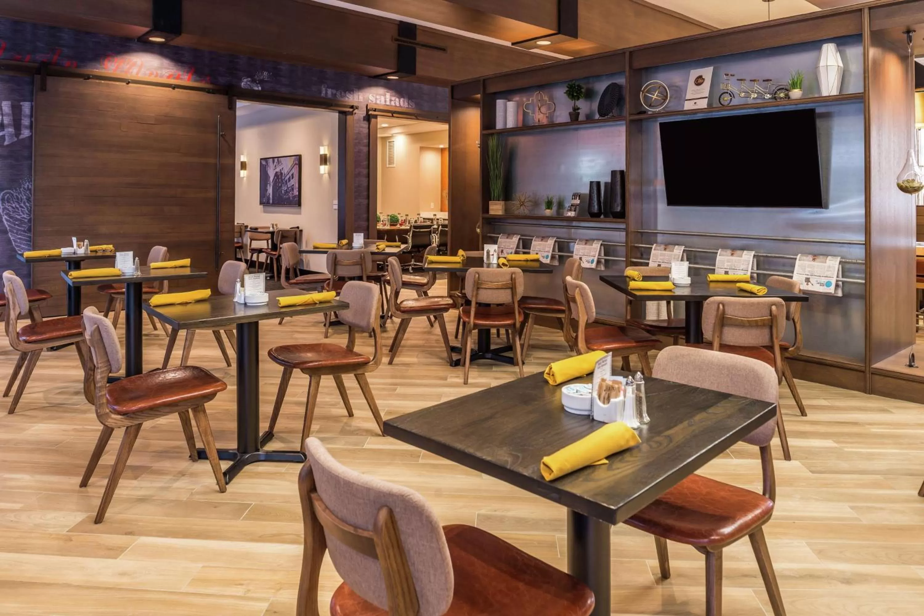 Restaurant/places to eat in Doubletree By Hilton Lafayette East