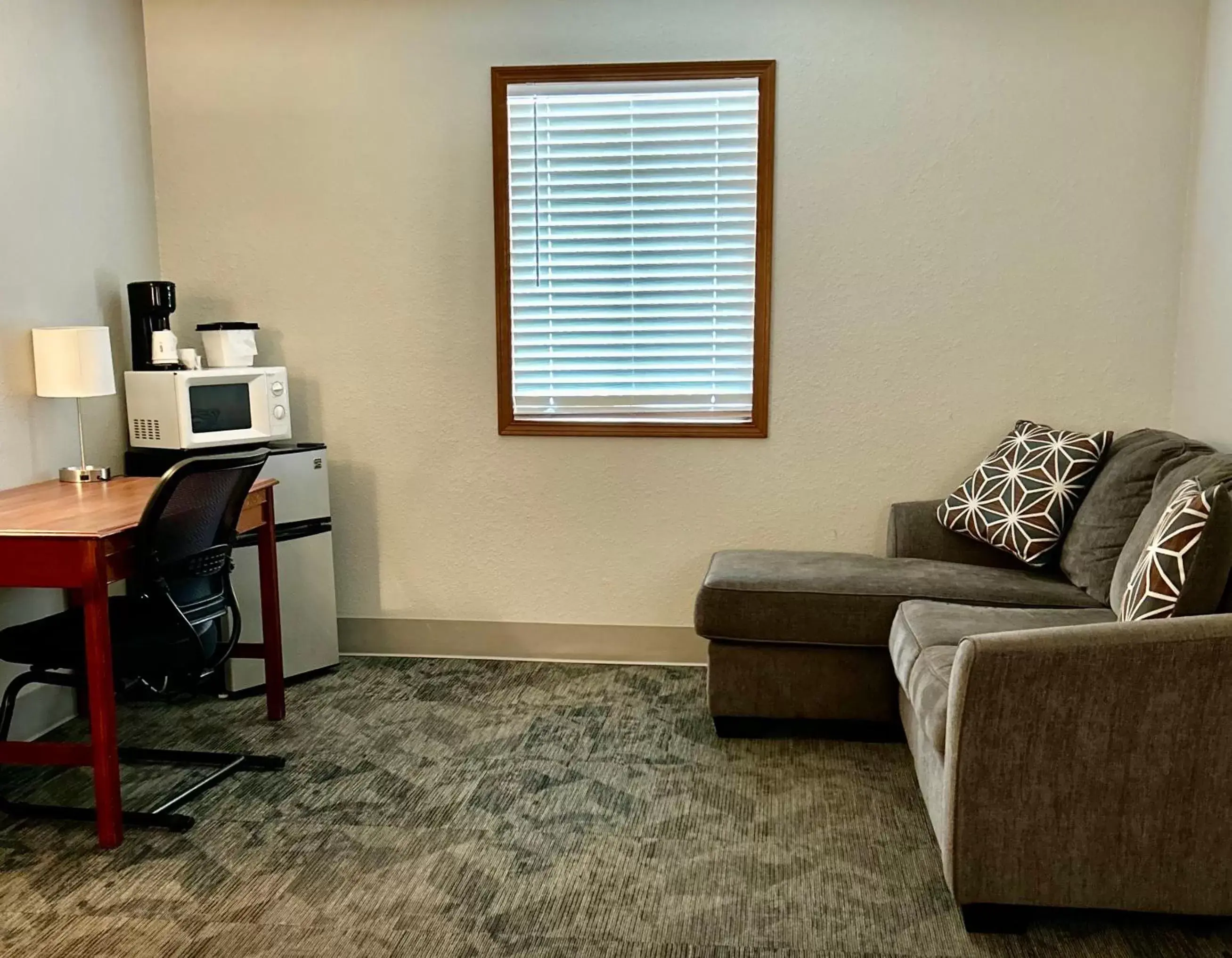 Seating Area in Travelodge by Wyndham Lincoln South