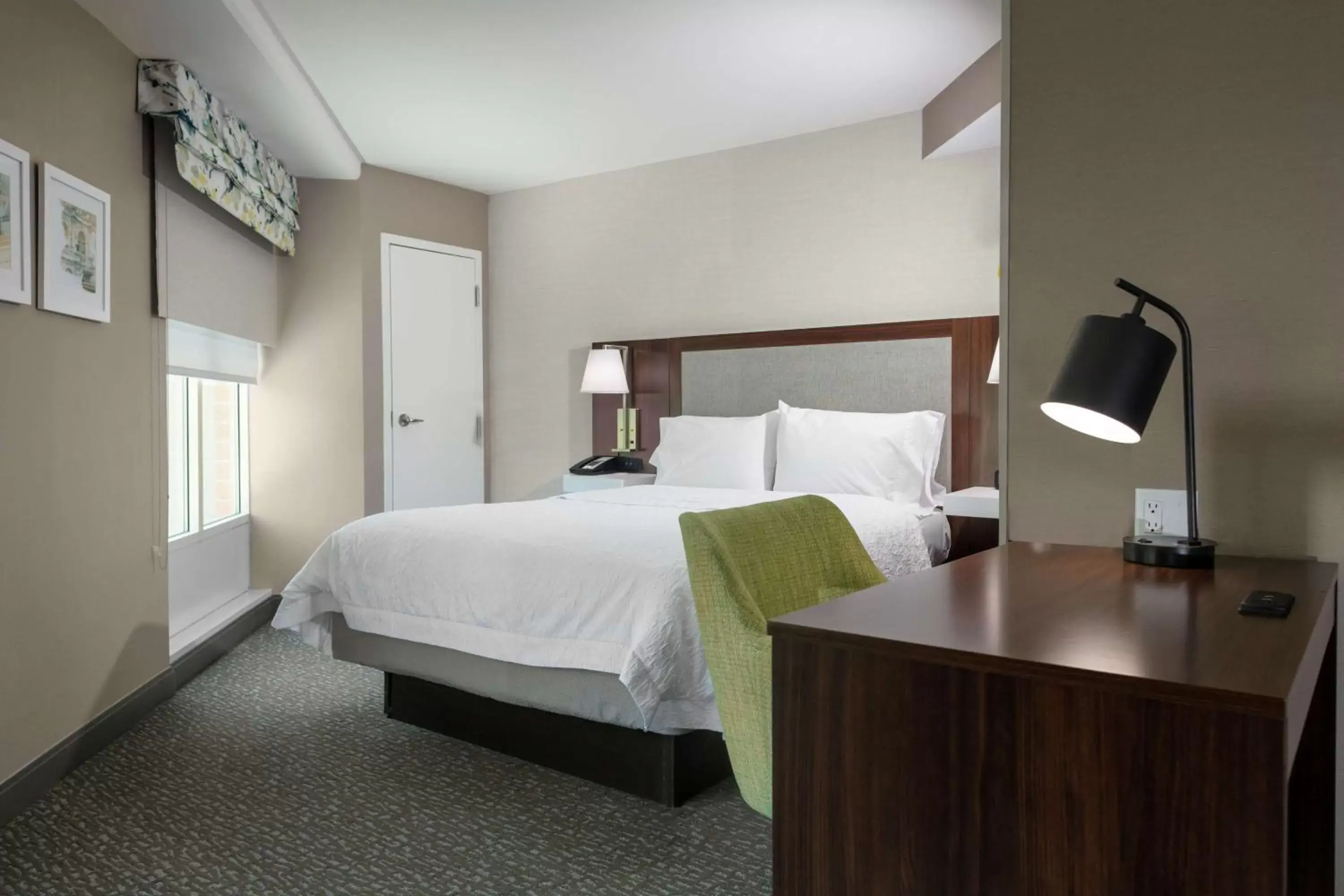 Bedroom, Bed in Hampton Inn & Suites Arlington Crystal City DCA