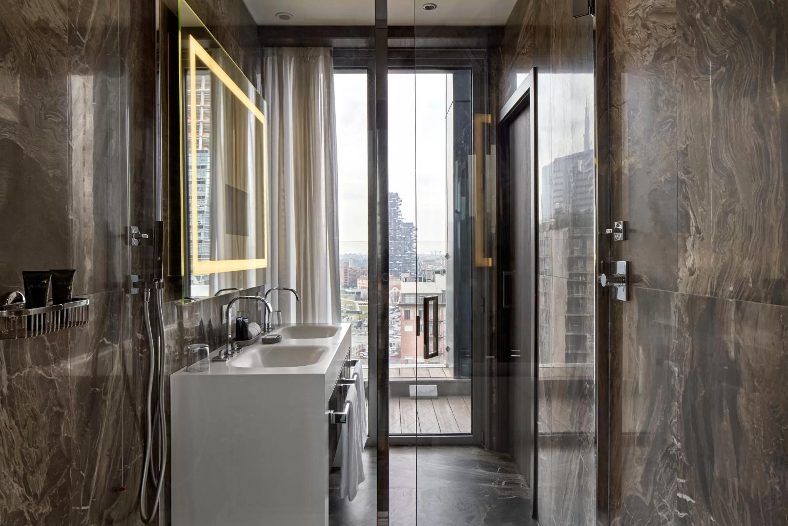 Shower in Hyatt Centric Milan Centrale
