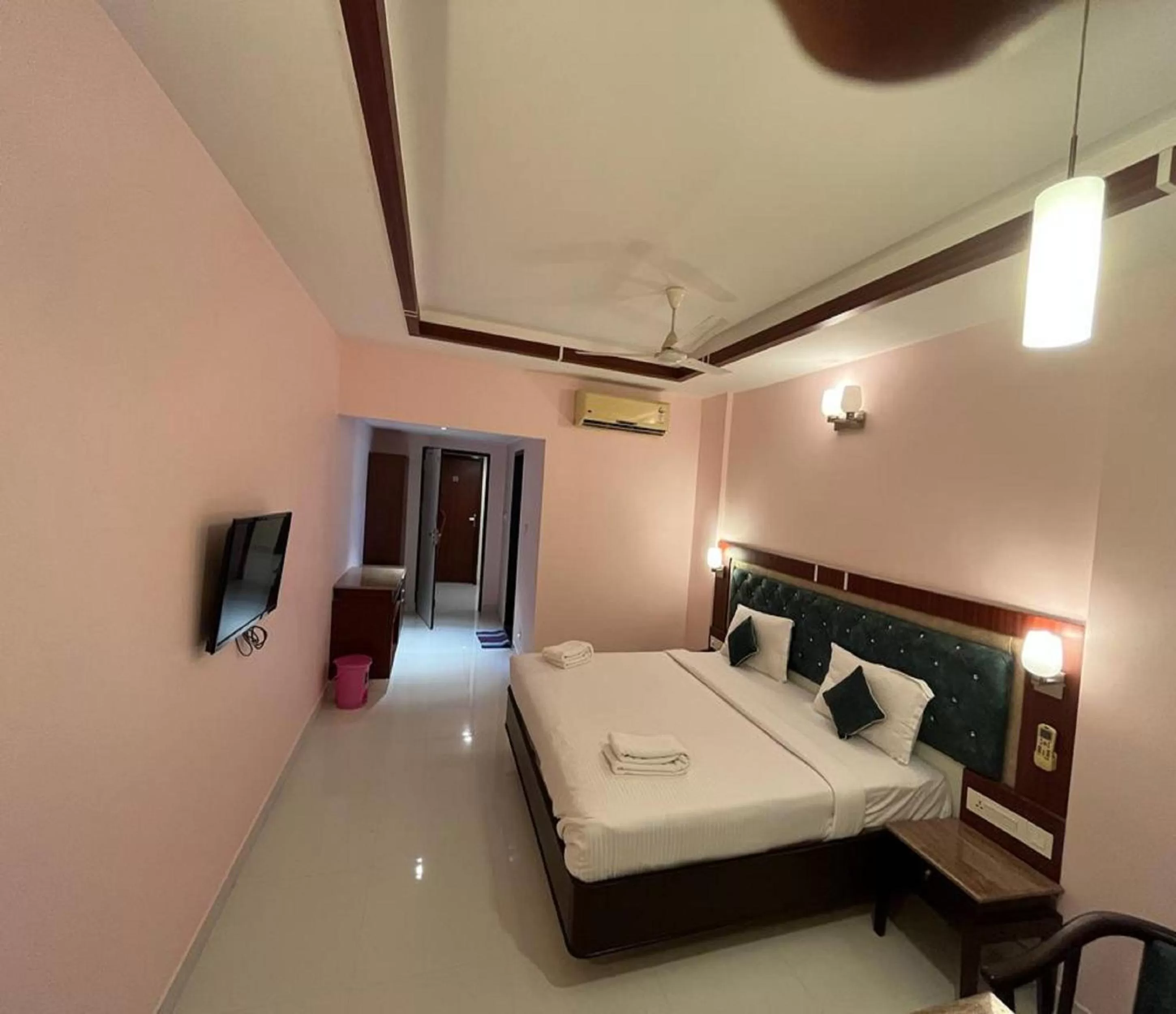 Photo of the whole room in Daffodil Inn