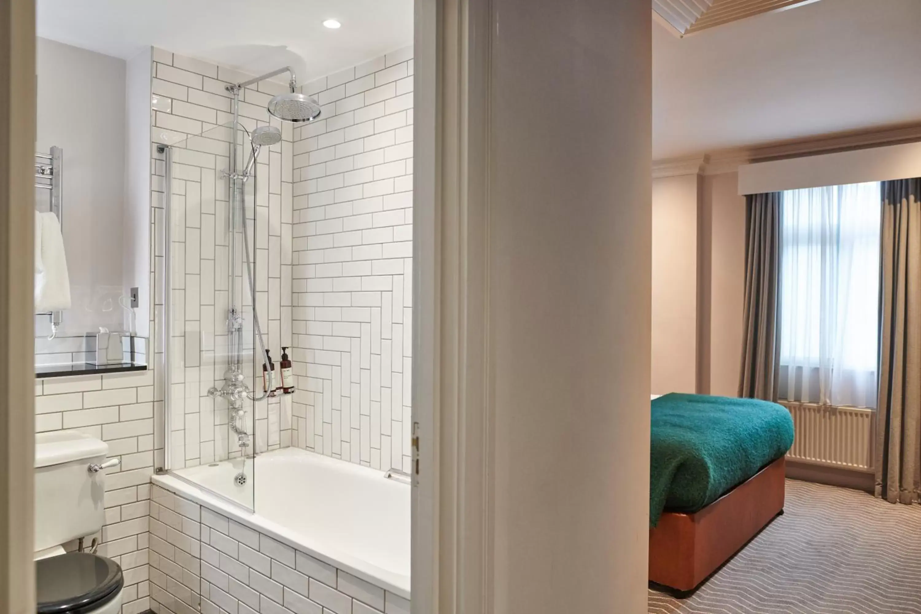 Bedroom, Bathroom in Kimpton Clocktower, an IHG Hotel