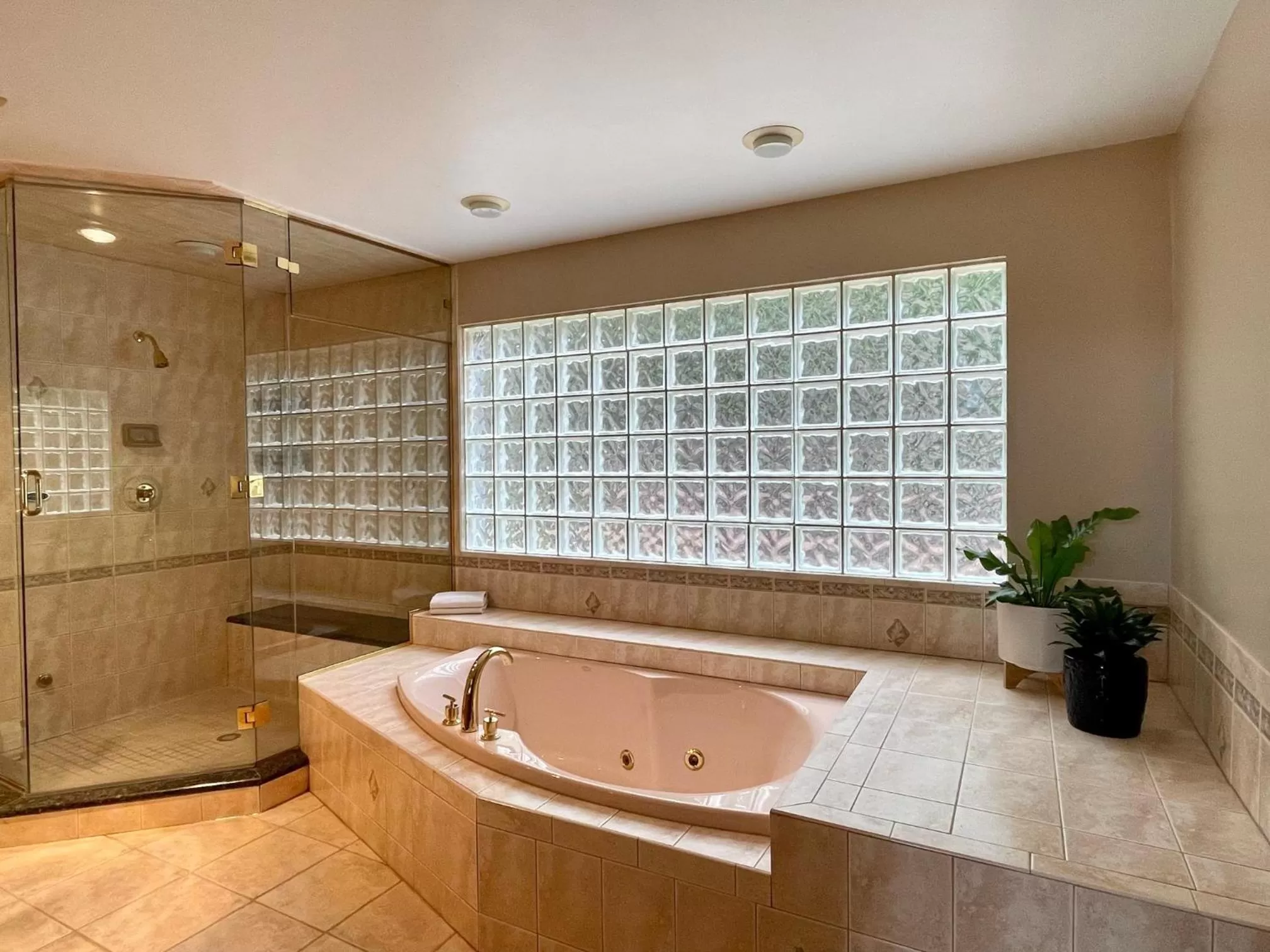 Bath in Hill View Motel and Cottages