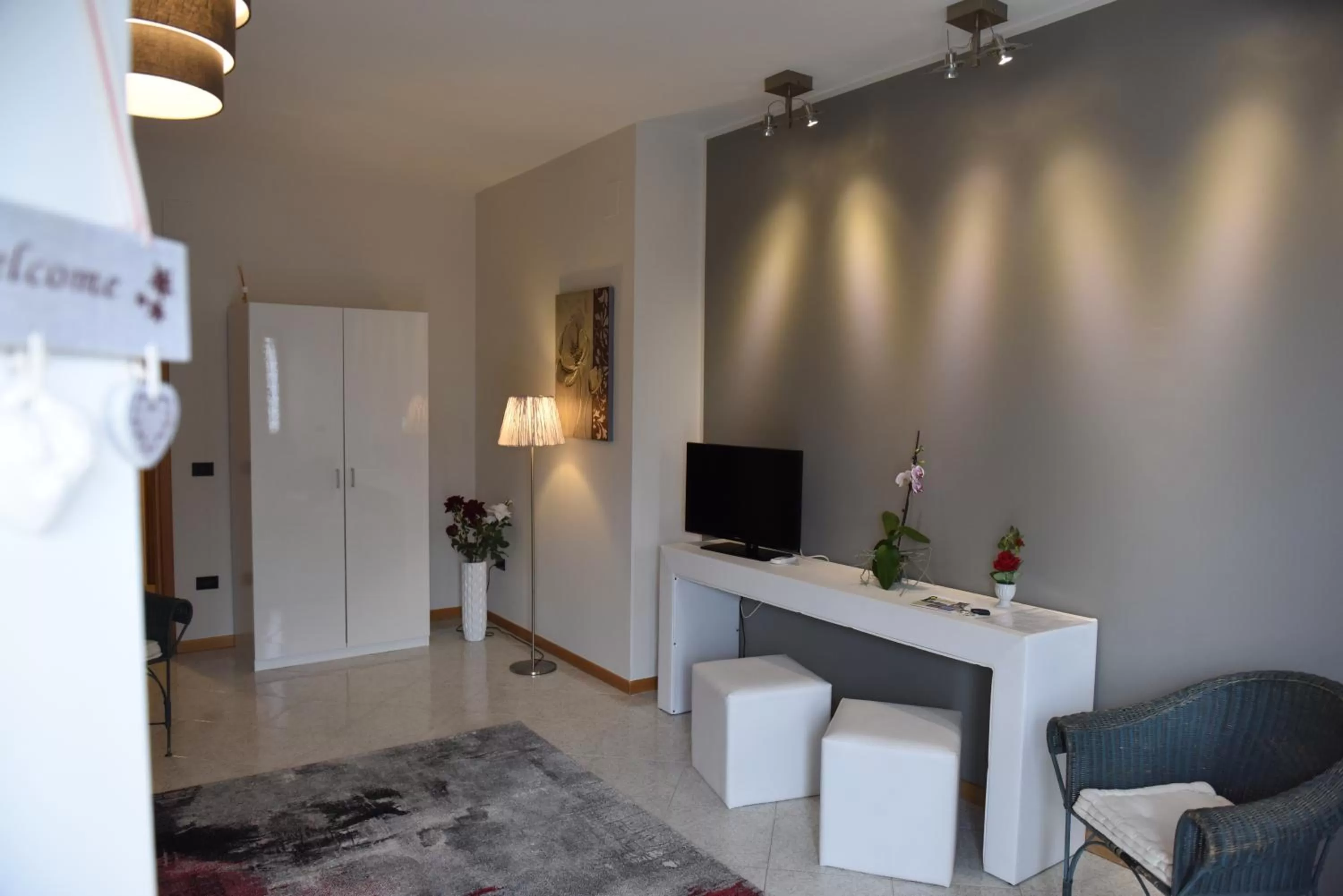 Photo of the whole room, TV/Entertainment Center in B&B La Dimora di Iside