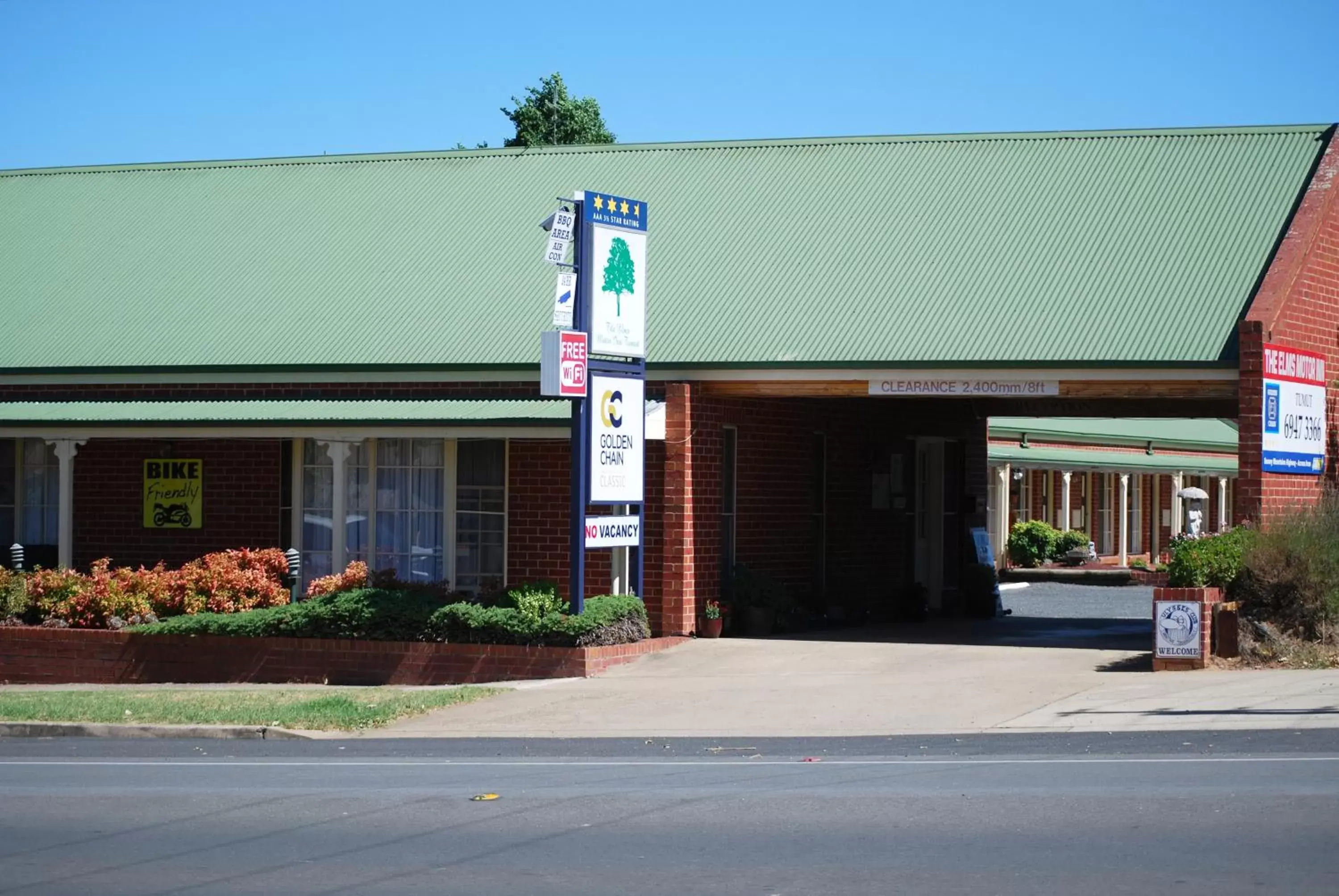 Facade/entrance, Property Building in Elms Motor Inn