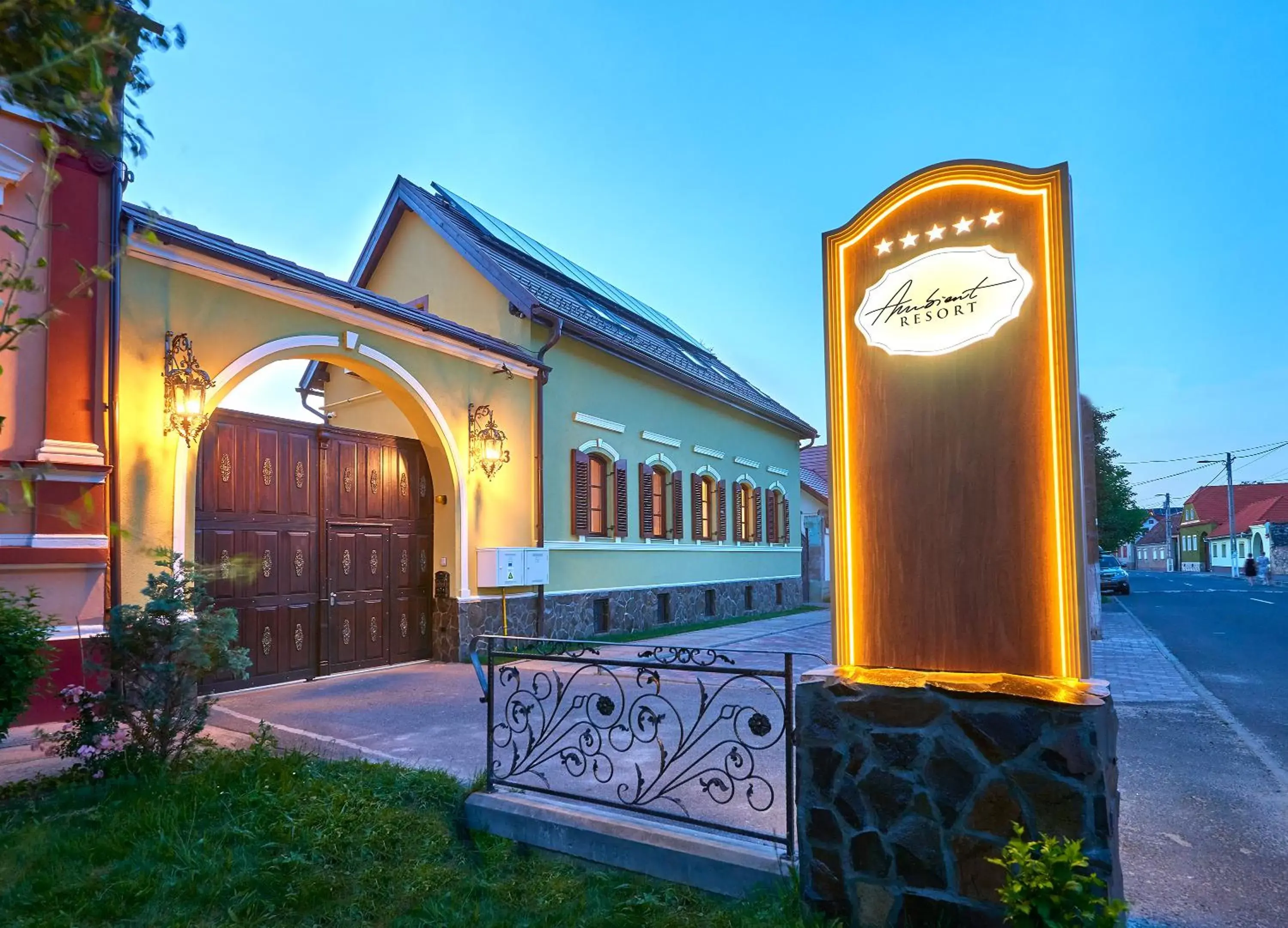 Facade/entrance, Property Building in Resort Ambient