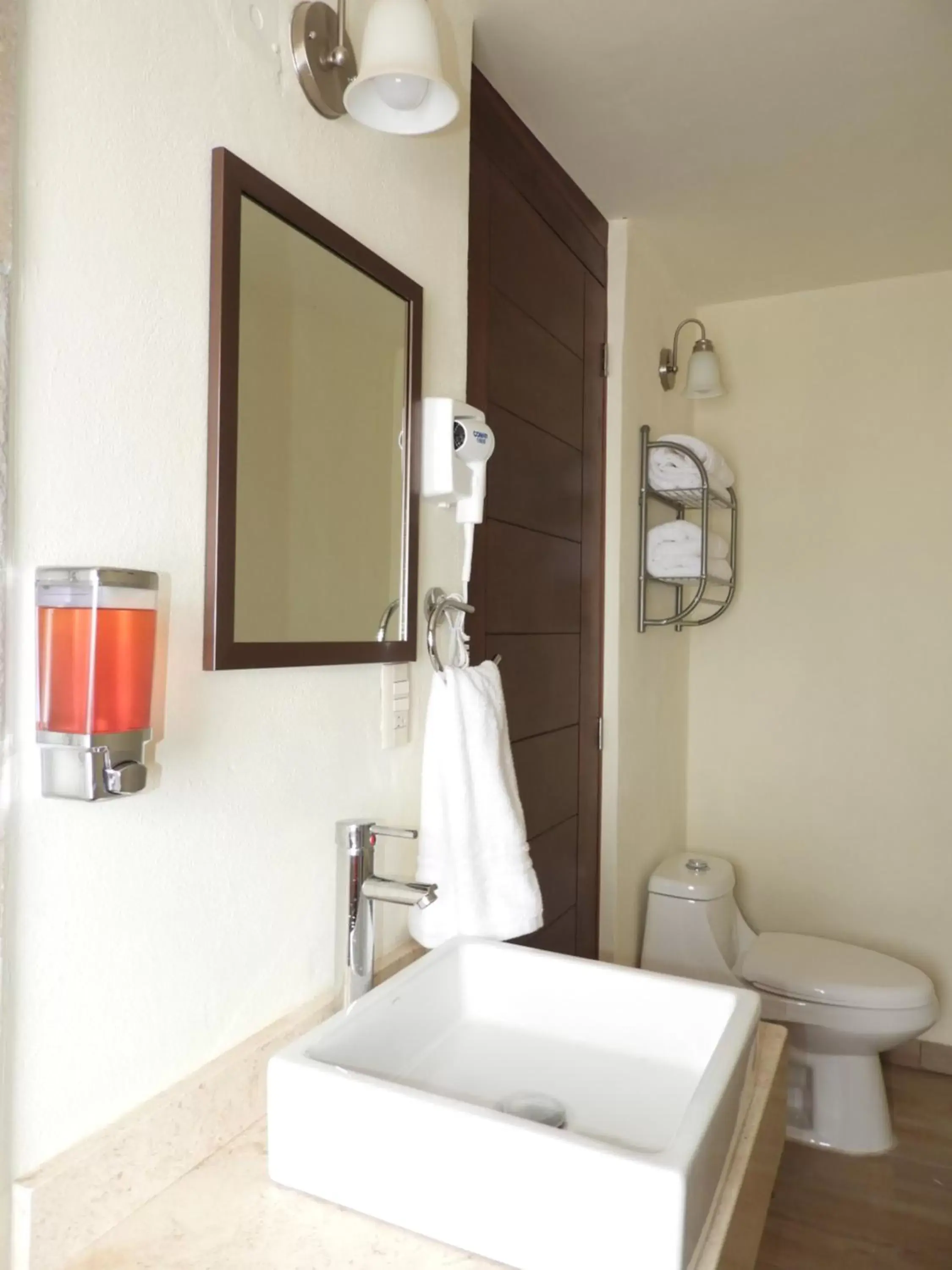 Toilet, Bathroom in Casona San Cayetano Suites & Lofts by Lunian