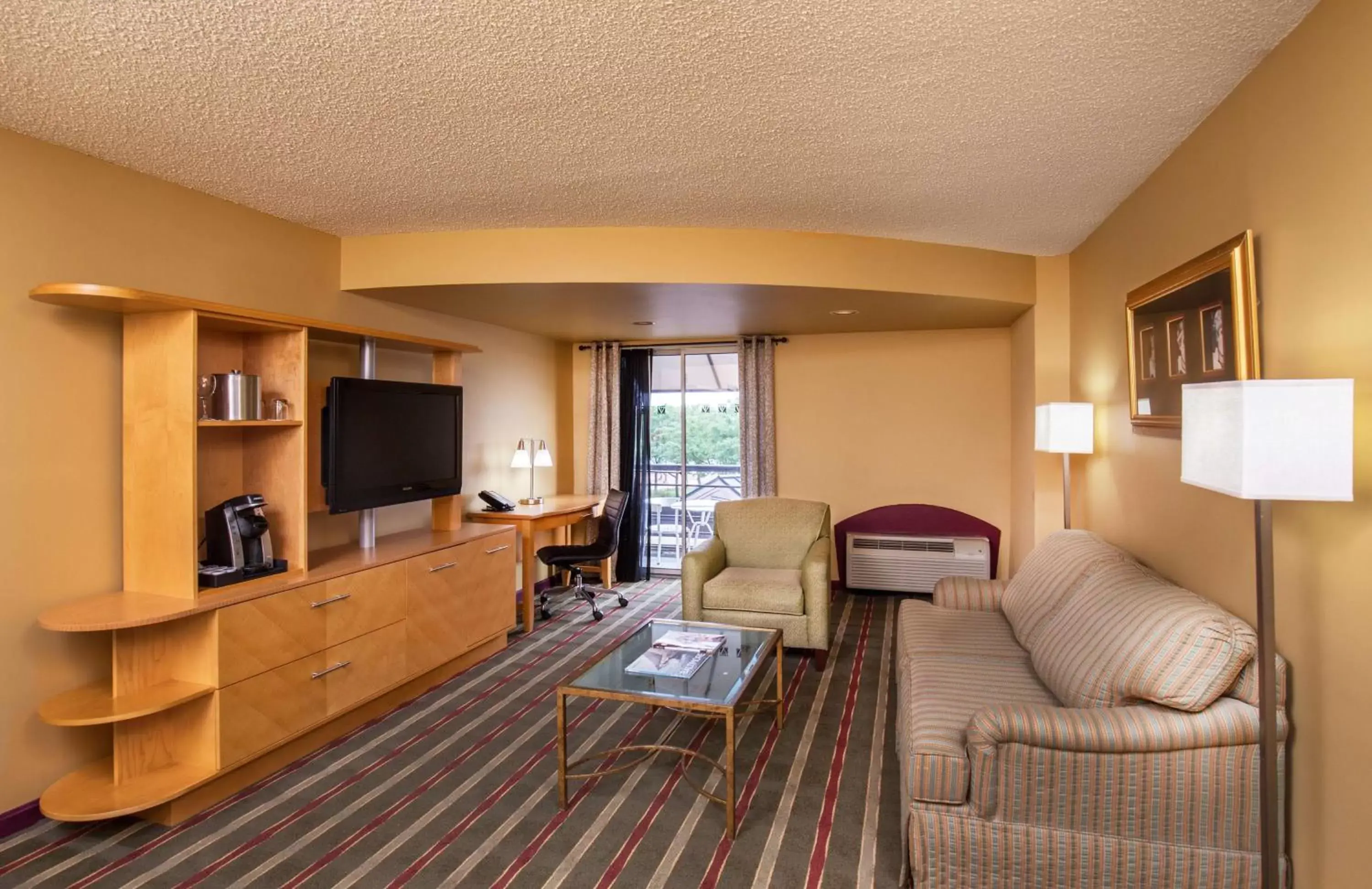 Bedroom, Seating Area in Pier 5 Hotel Baltimore, Curio Collection by Hilton