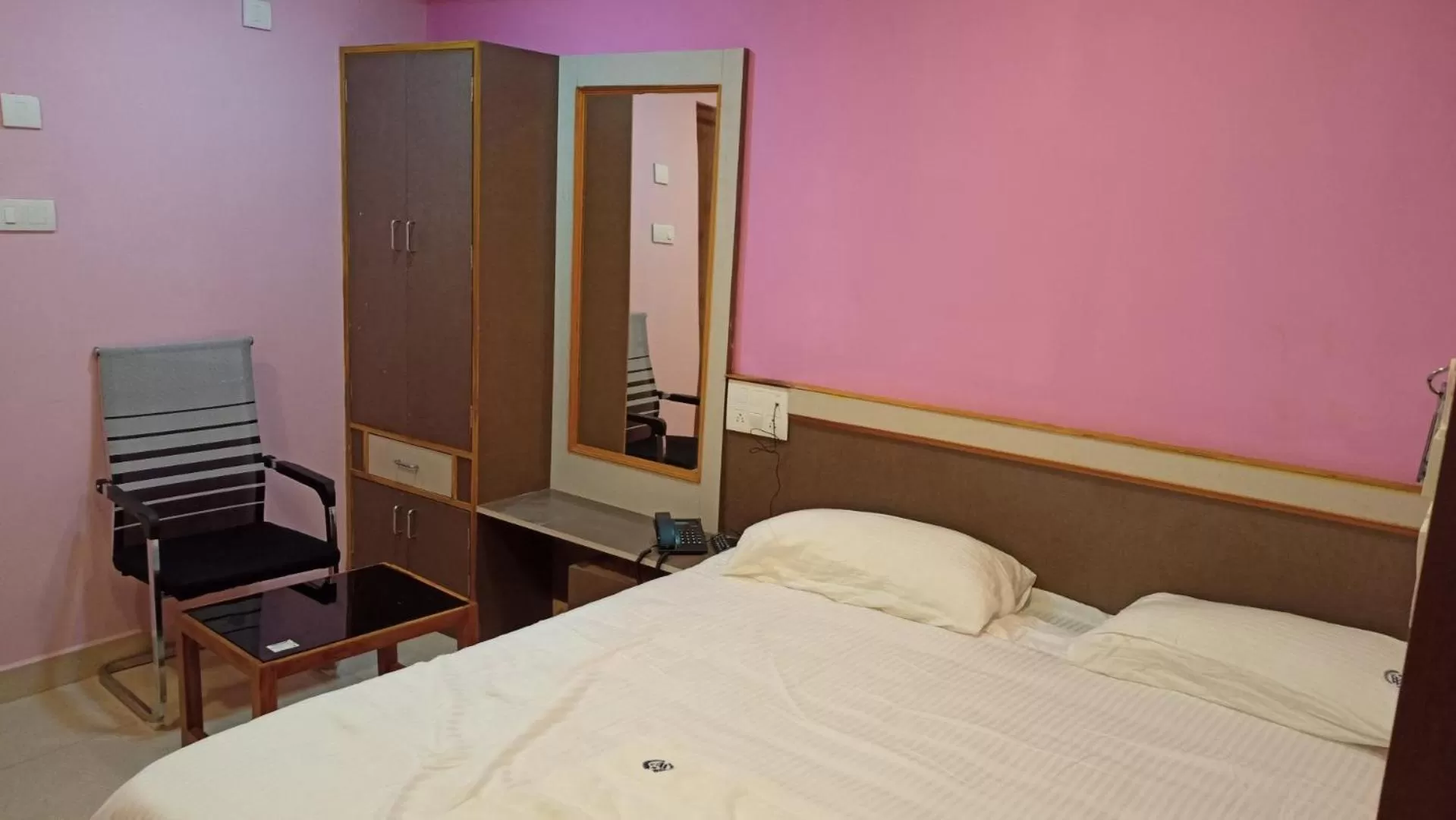 Bed in Aarthi Residency