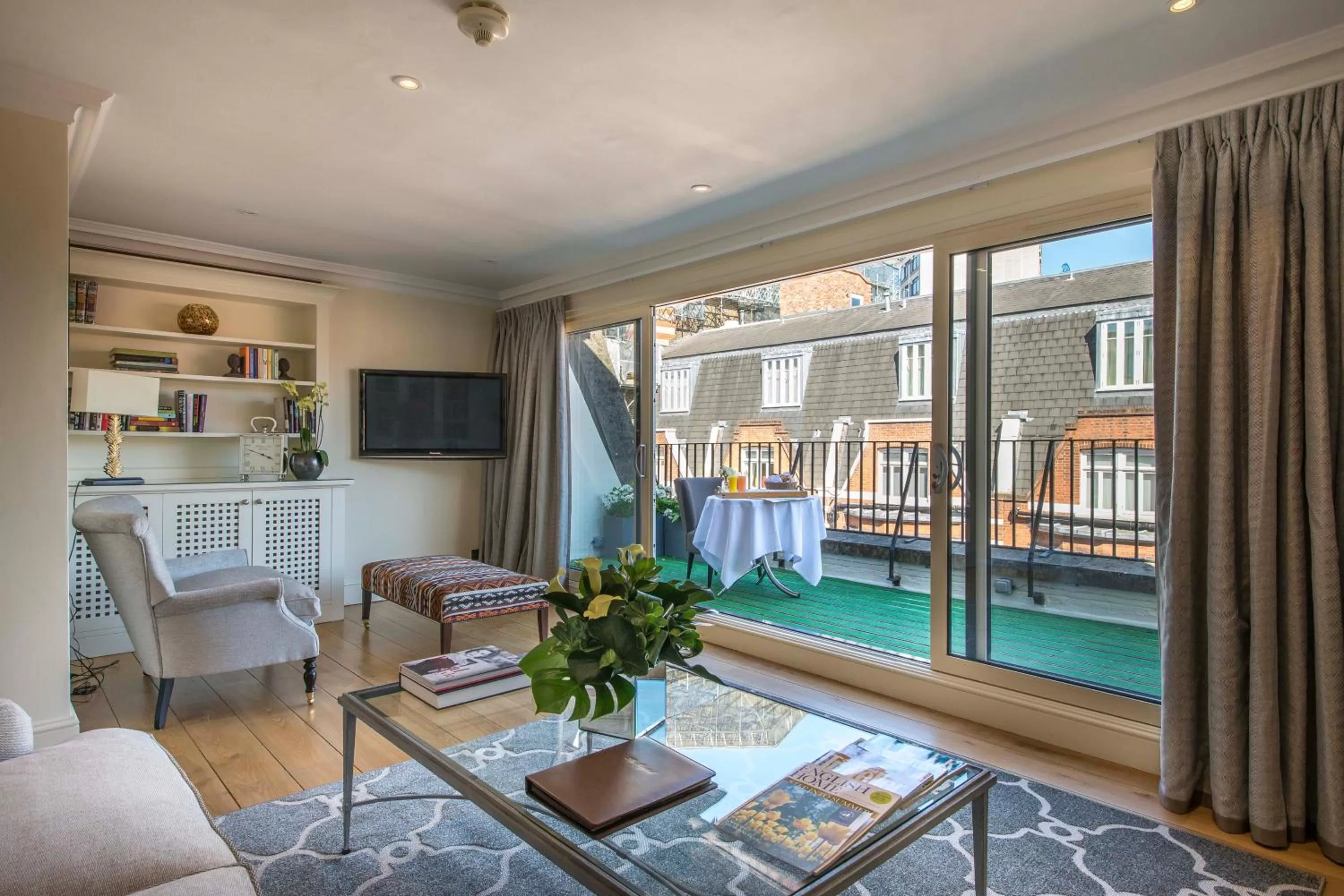 TV and multimedia in The Capital Hotel, Apartments & Townhouse - Small Luxury Hotels of The World