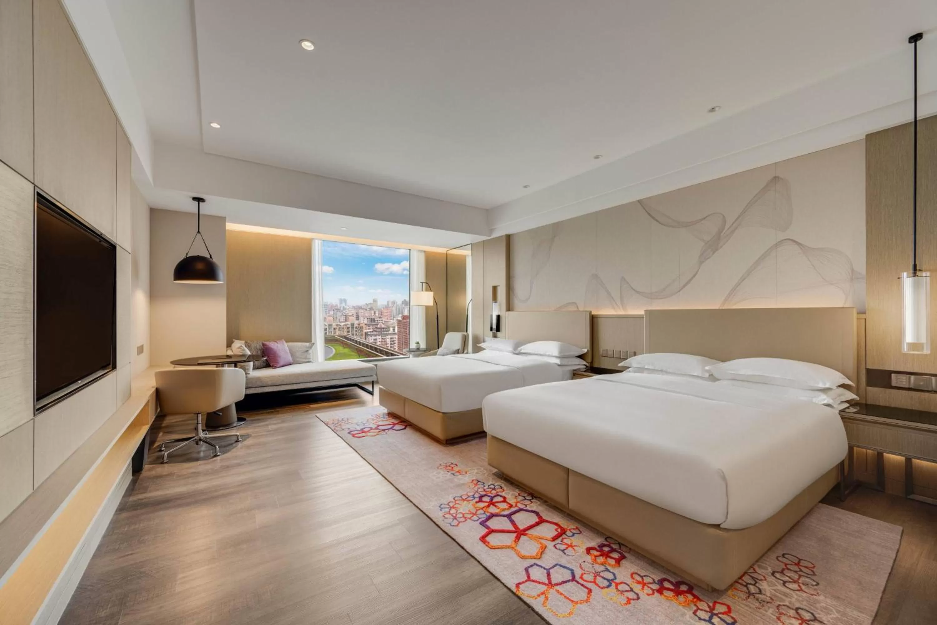 Photo of the whole room, Bed in Kaohsiung Marriott Hotel