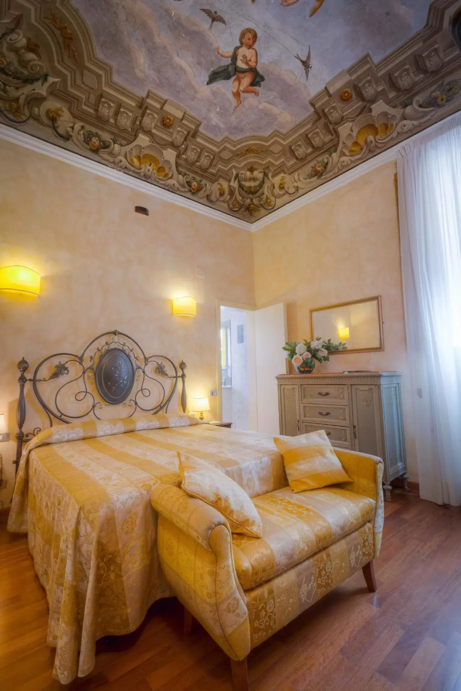 Bed, Seating Area in Hotel Palazzo dal Borgo