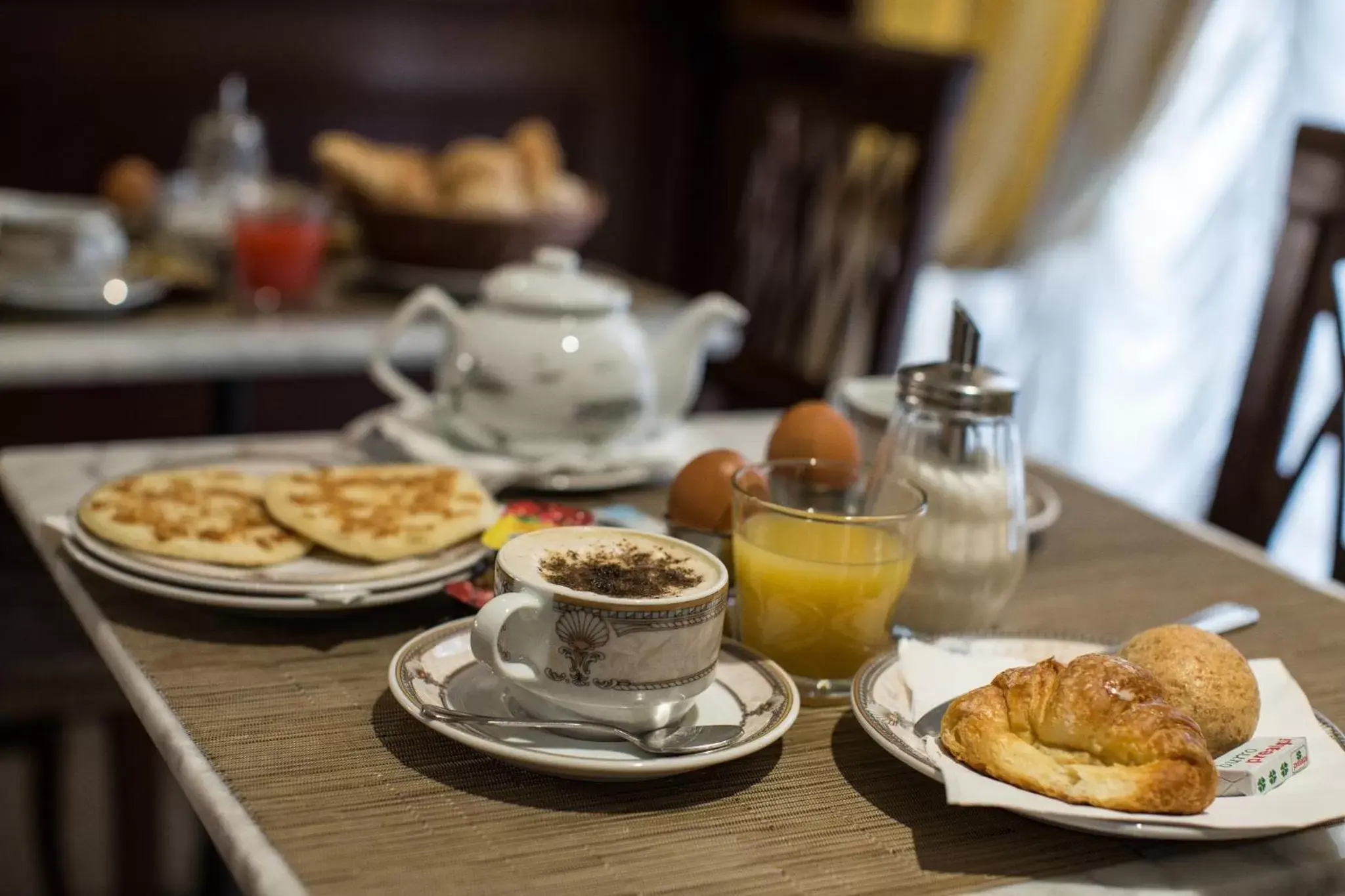 Continental breakfast, Food in Hotel Grifo