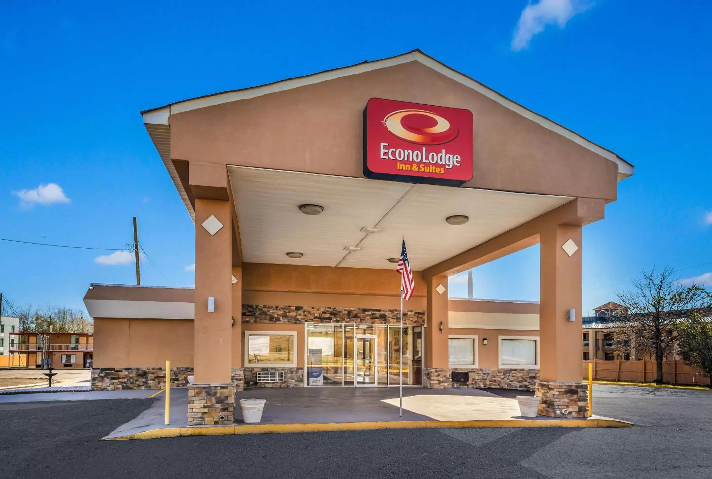 Property building in Econo Lodge Inn & Suites Macon West