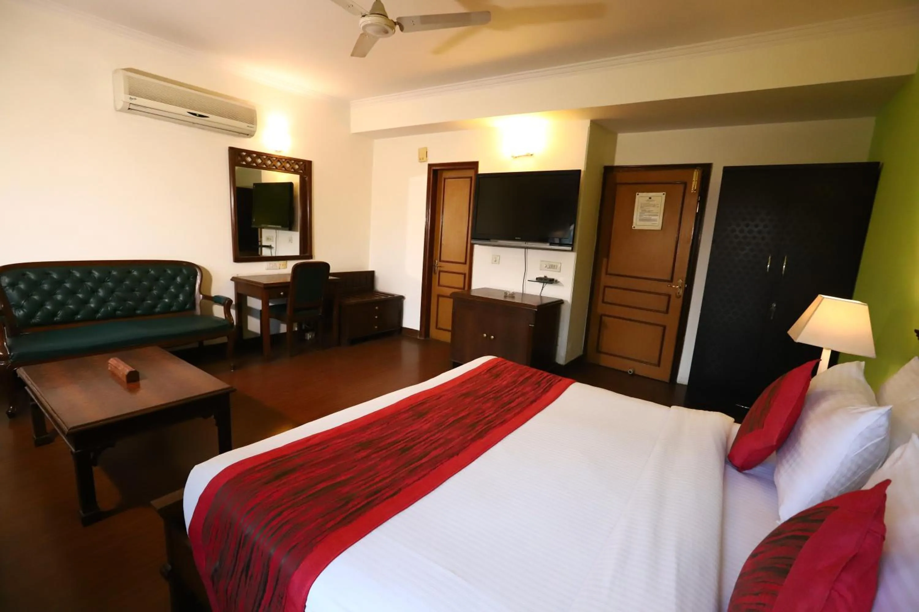 Photo of the whole room, Bed in Hotel Ambica Palace AIIMS New Delhi - Couple Friendly Local ID Accepted