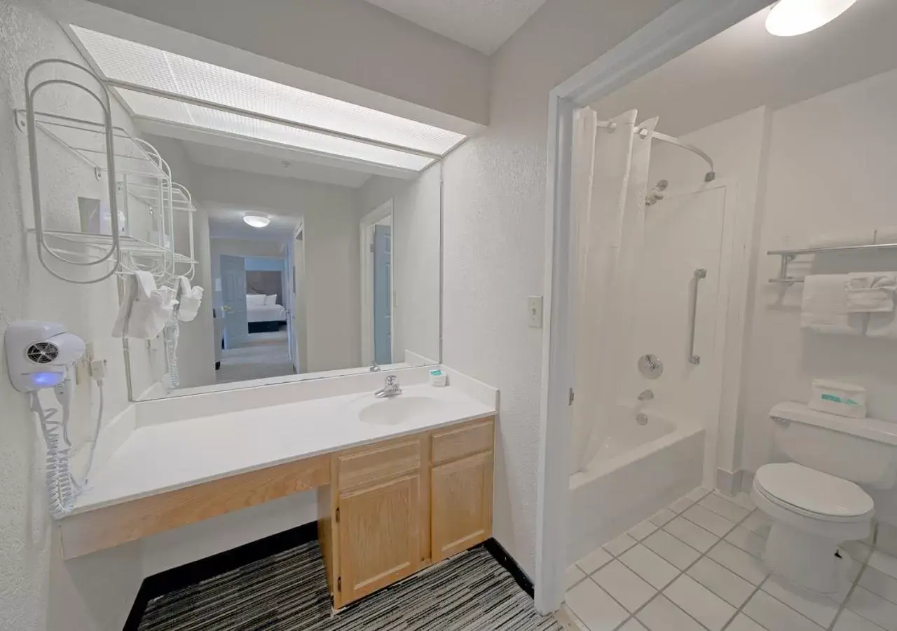 Shower, Bathroom in All Season Suites