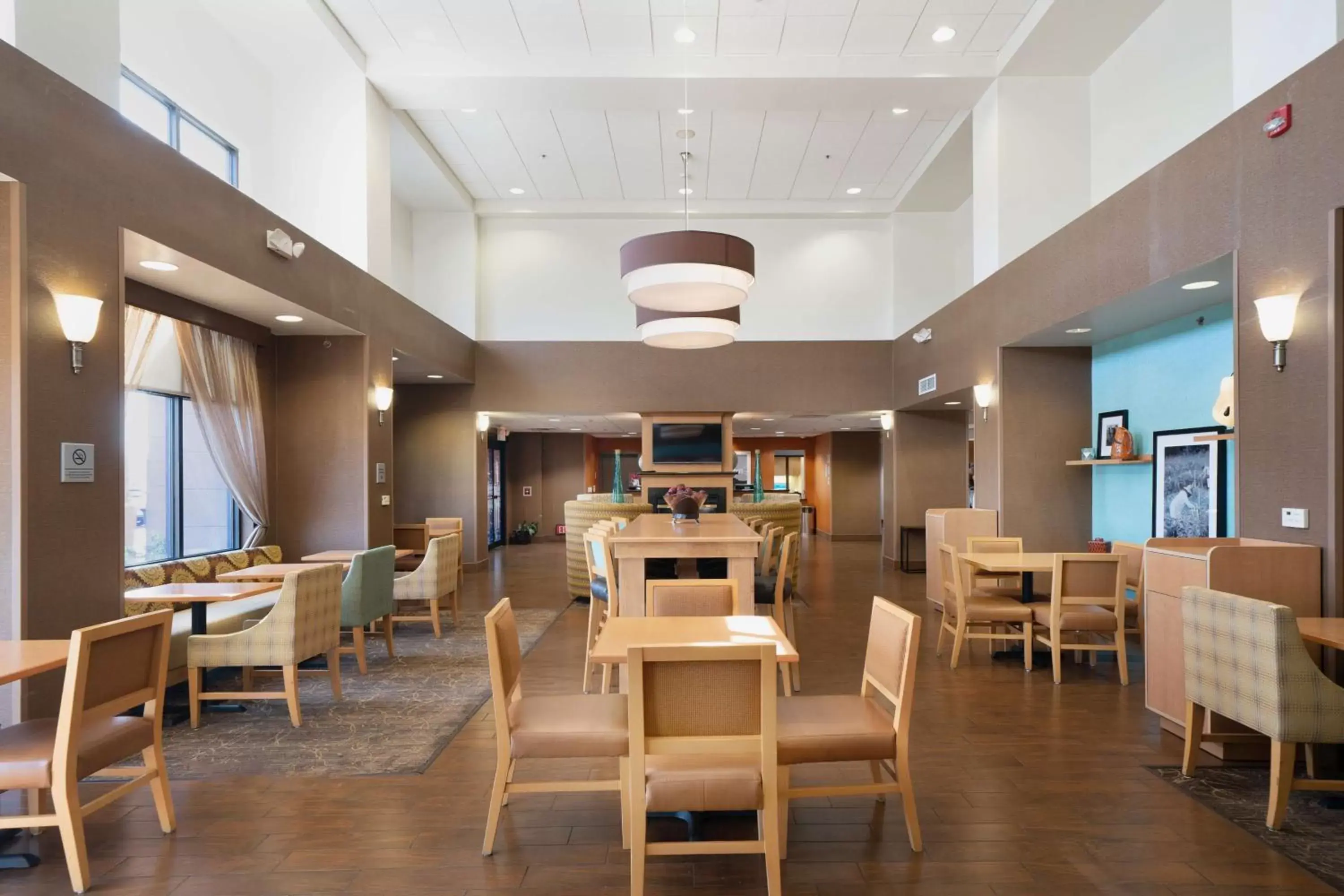 Restaurant/Places to Eat in Hampton Inn & Suites Madera