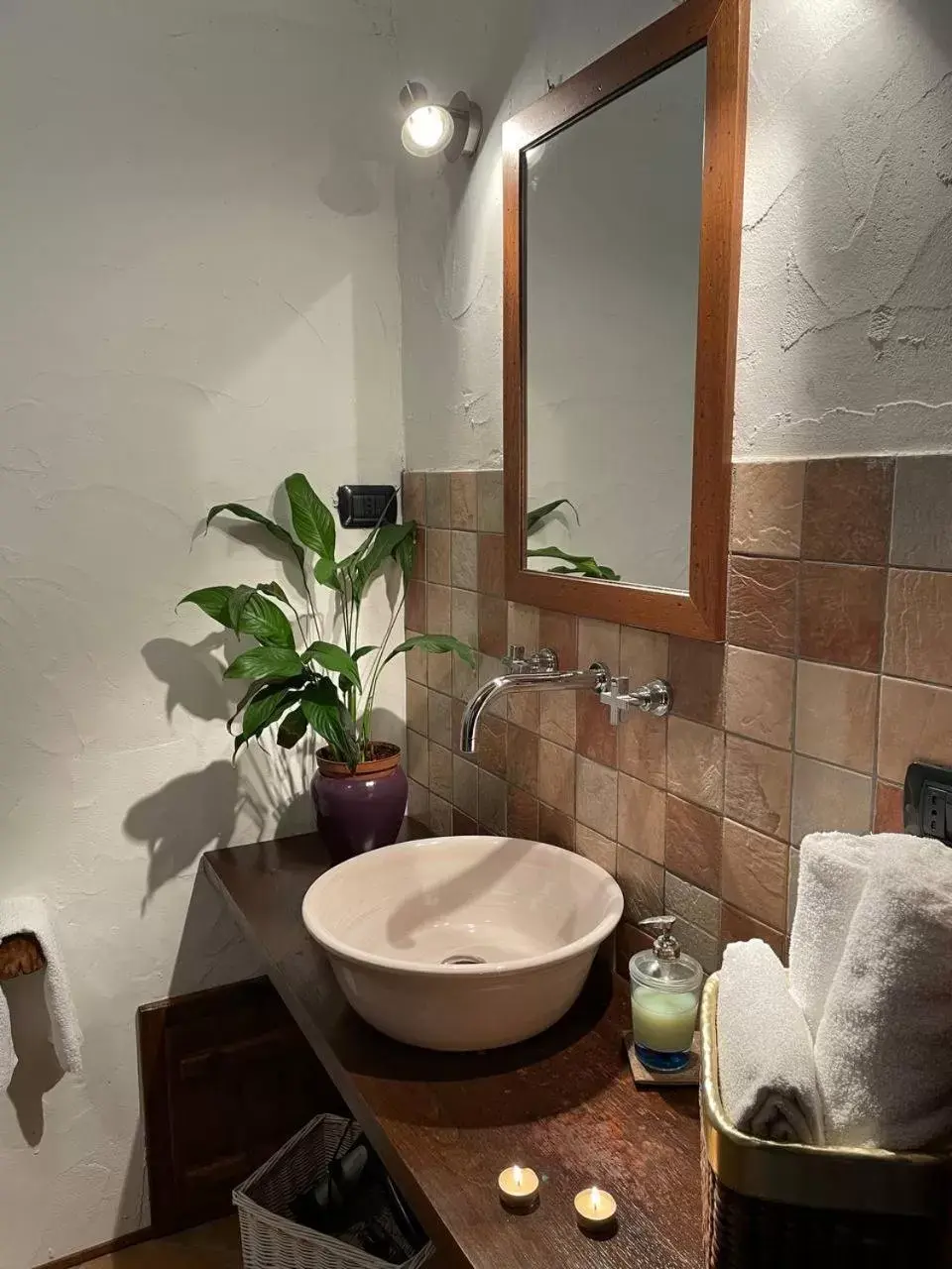 Bathroom in Hammam Rooms and Restaurant, Cagliari, Senorbí