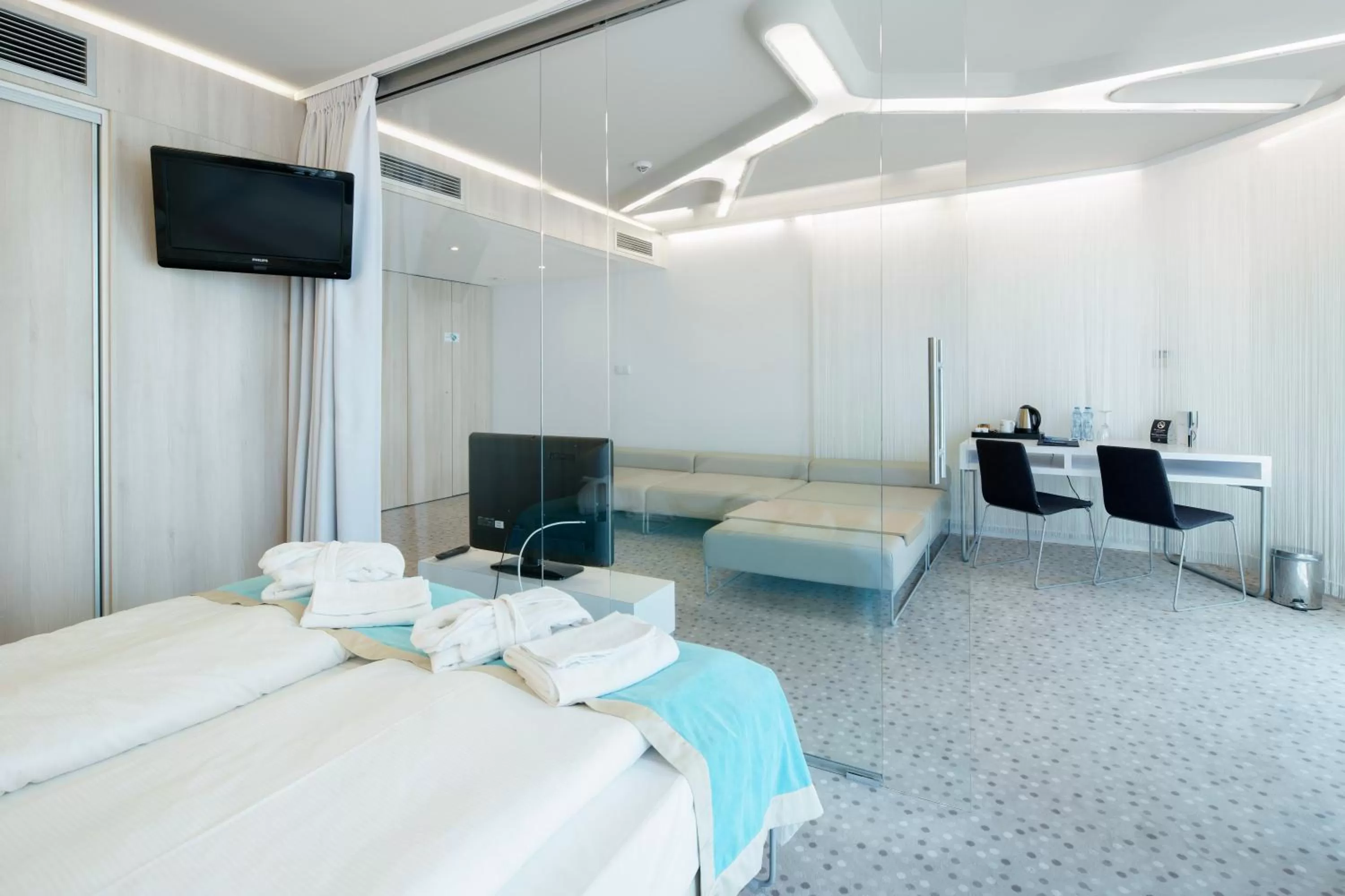 Communal lounge/ TV room, Bed in Ultra Marine by Zdrojowa