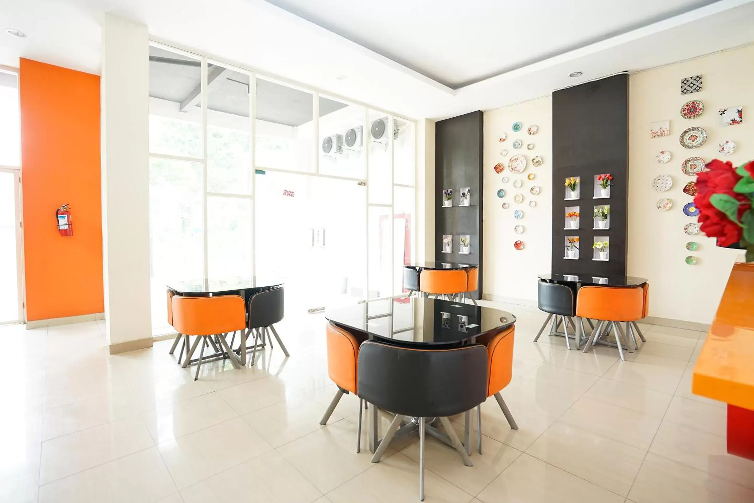 Lobby or reception in Hotel Pratisarawirya by The Loka Lobby or reception in Hotel Pratisarawirya by The Loka