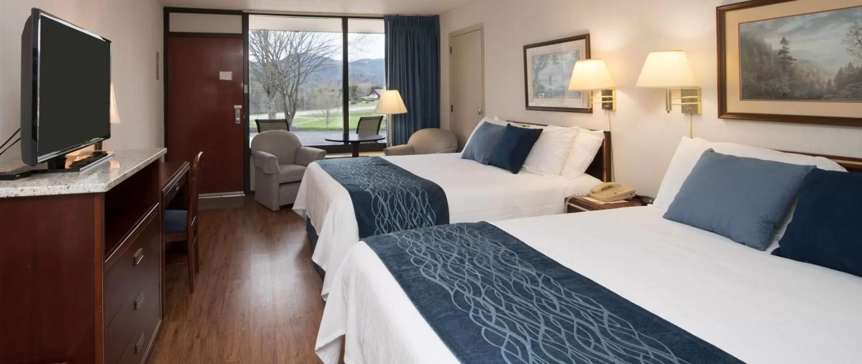 Mountain view, Bed in Highland Manor Inn
