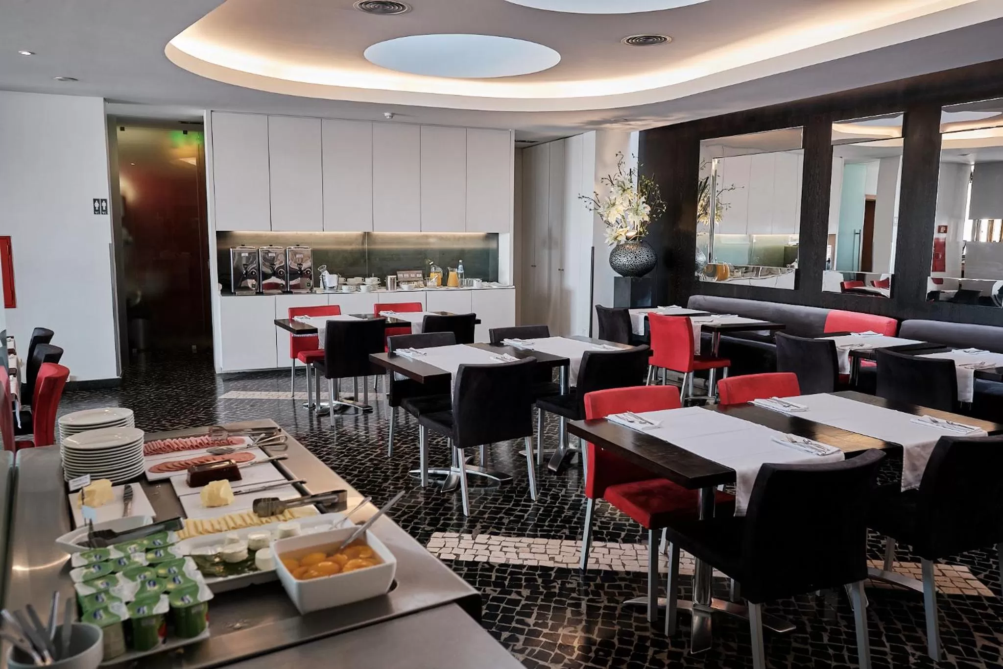 Restaurant/places to eat in Hotel Praia Marina by RIDAN Hotels