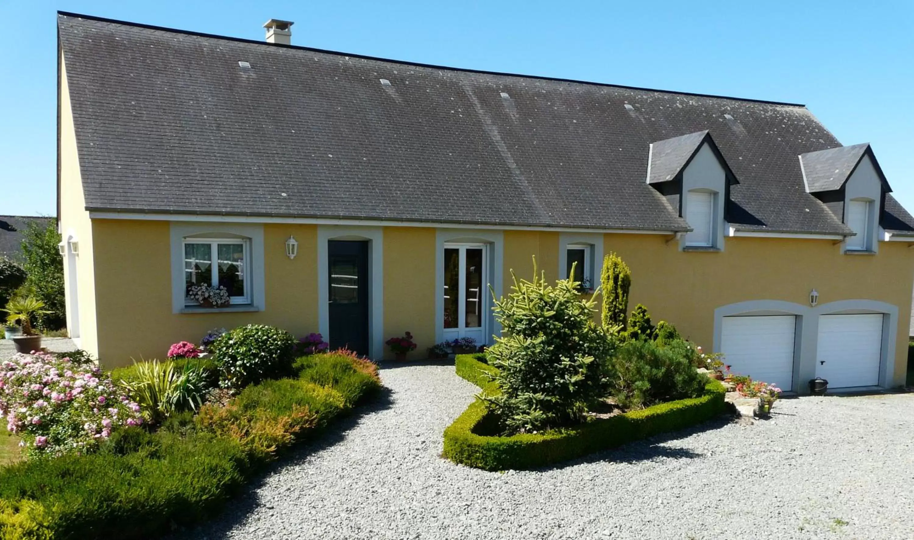 Facade/entrance, Property Building in Chambre d'hôtes Le Pot au Lait