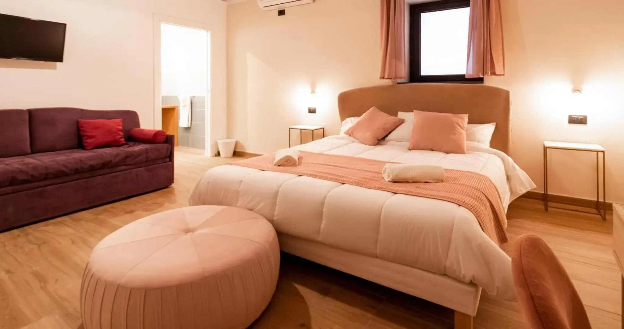 Bedroom, Bed in Siculis