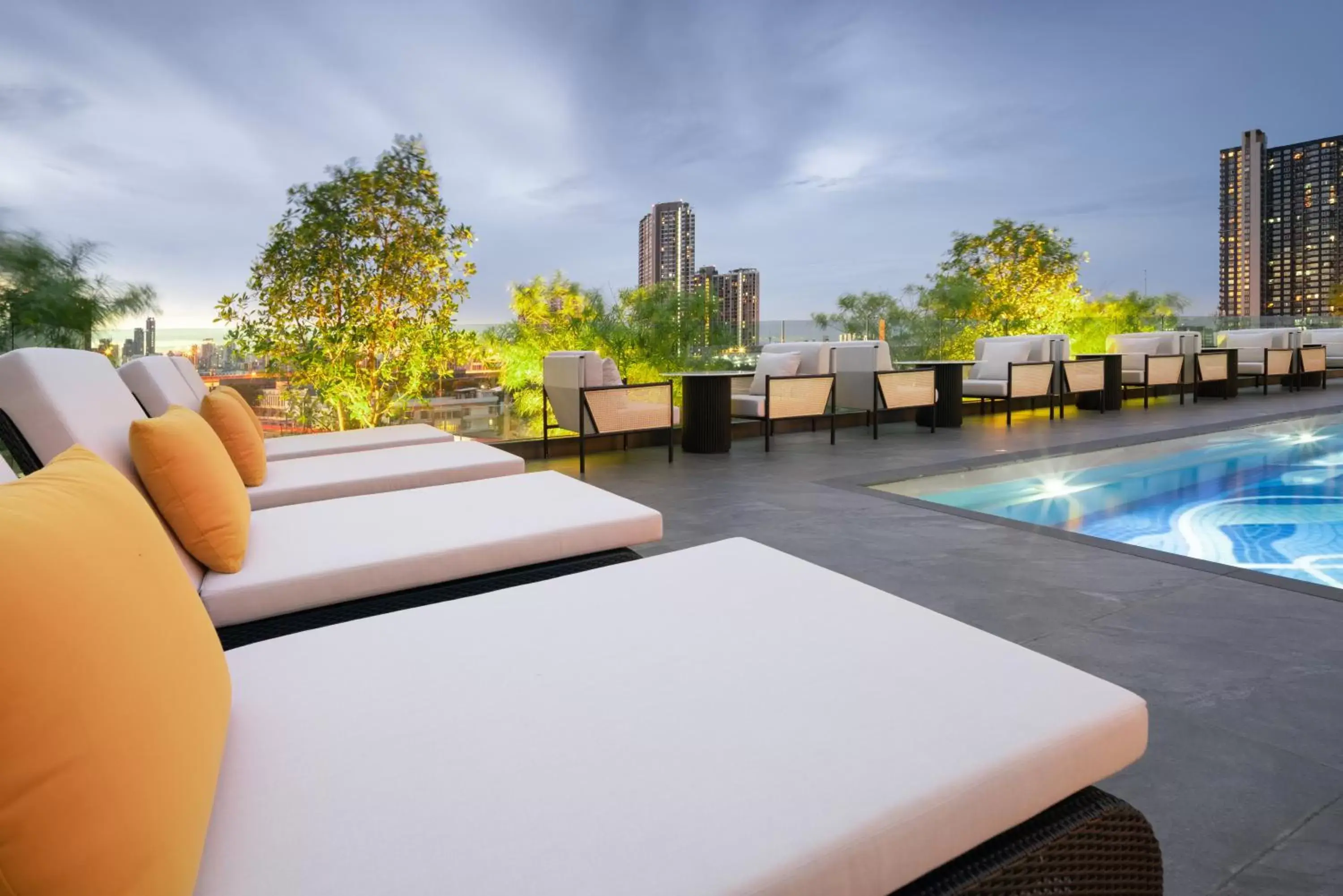 Pool view, Swimming Pool in Ramada Plaza by Wyndham Bangkok Sukhumvit 48