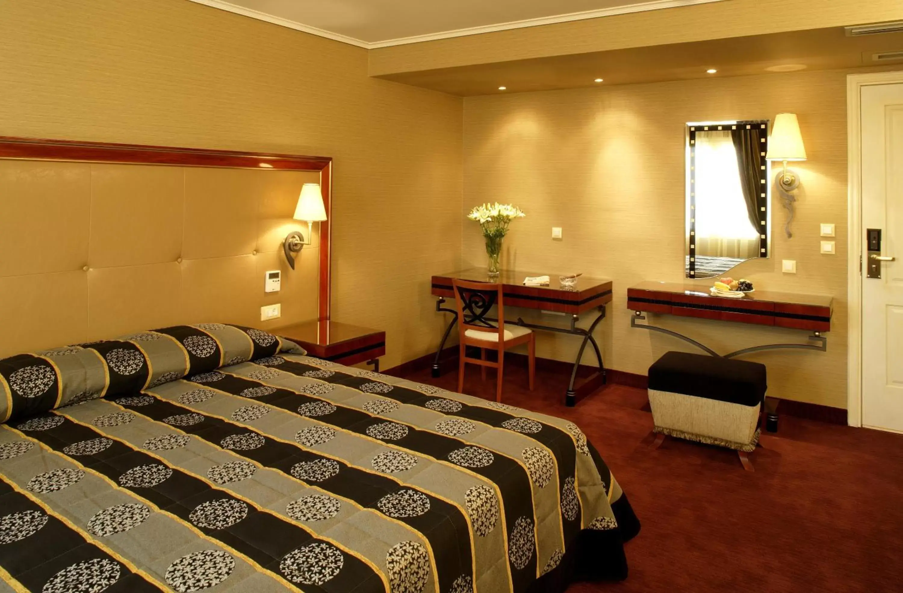 Photo of the whole room, Bed in Piraeus Theoxenia Hotel