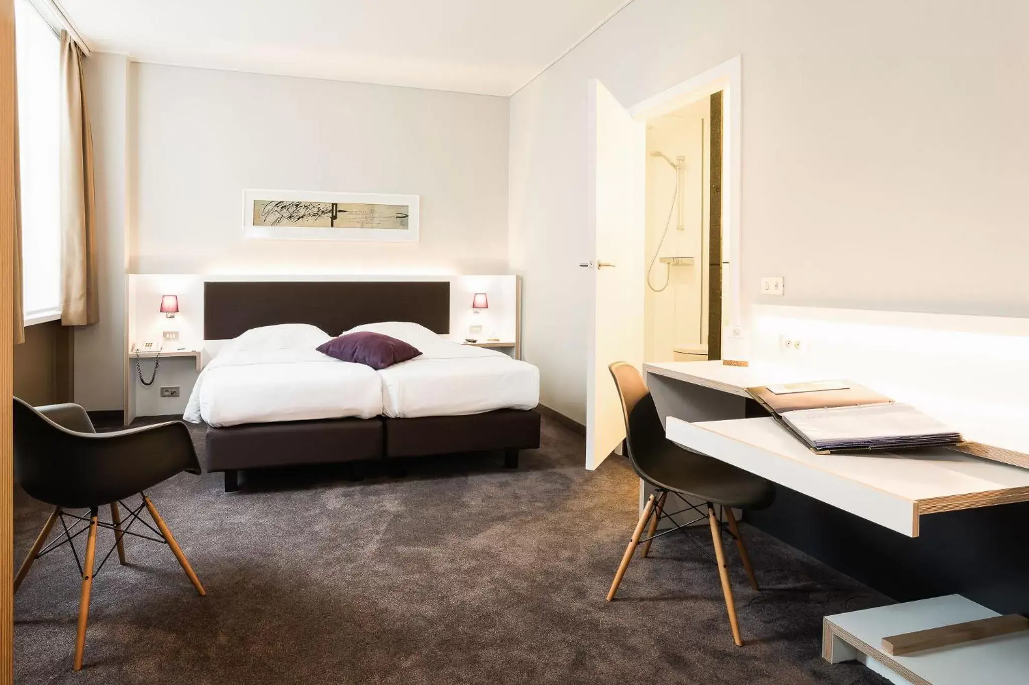Bed in Hotel Navarra Brugge