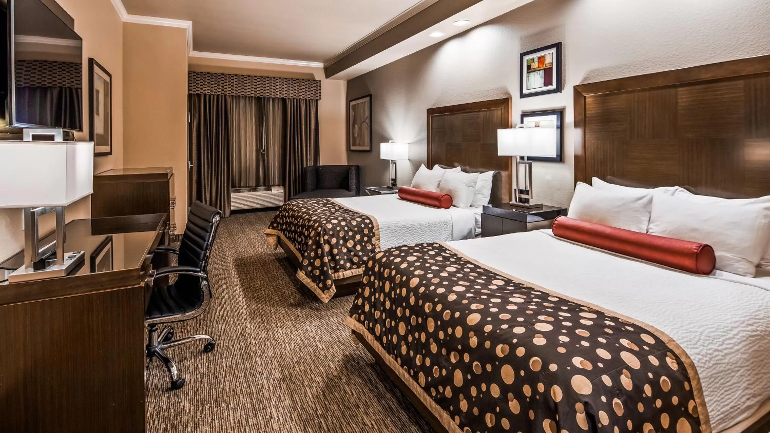 Queen Room with Two Queen Beds with Roll-In Shower in Best Western Premier Crown Chase Inn & Suites