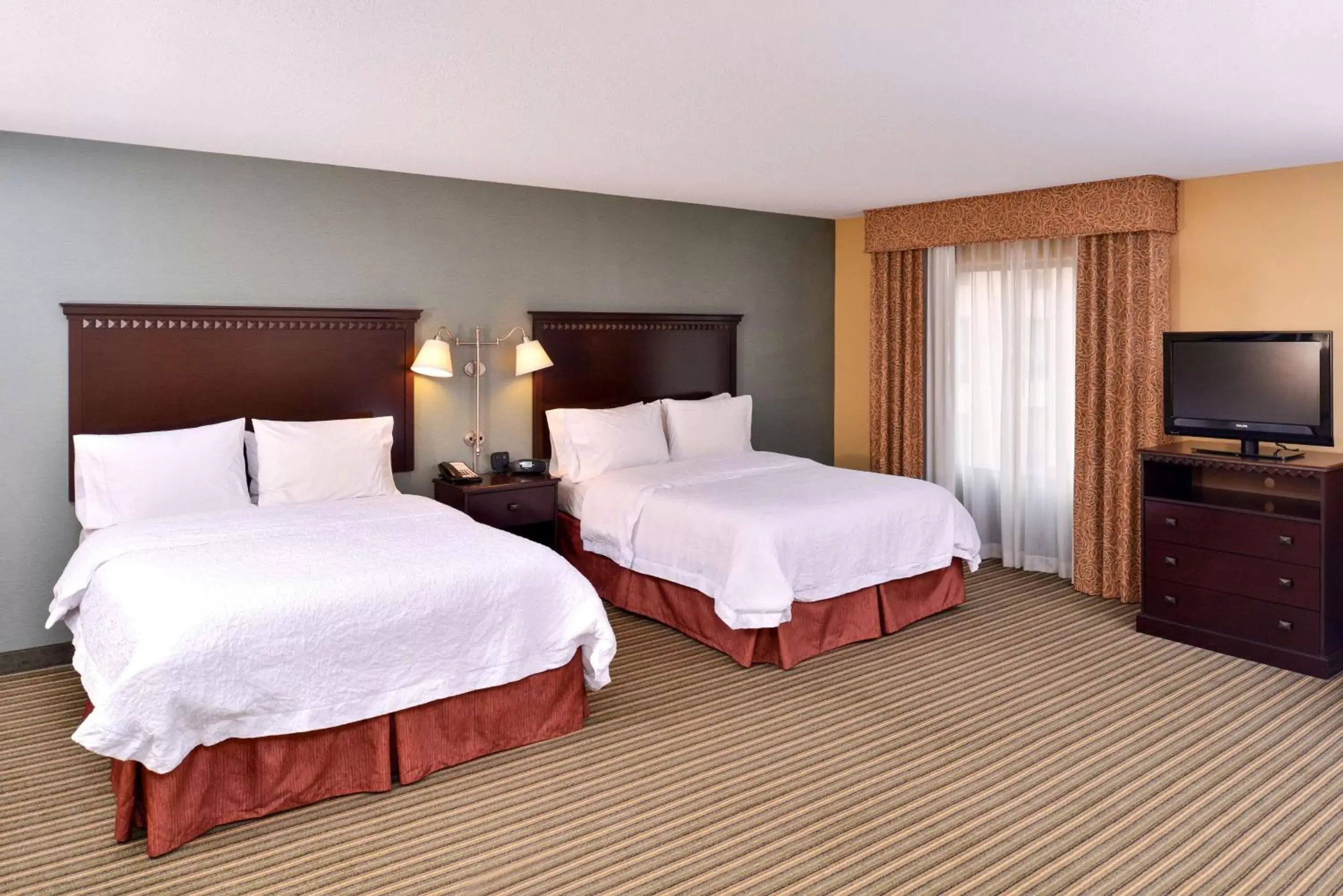 Bed in Hampton Inn & Suites Fort Belvoir Alexandria South