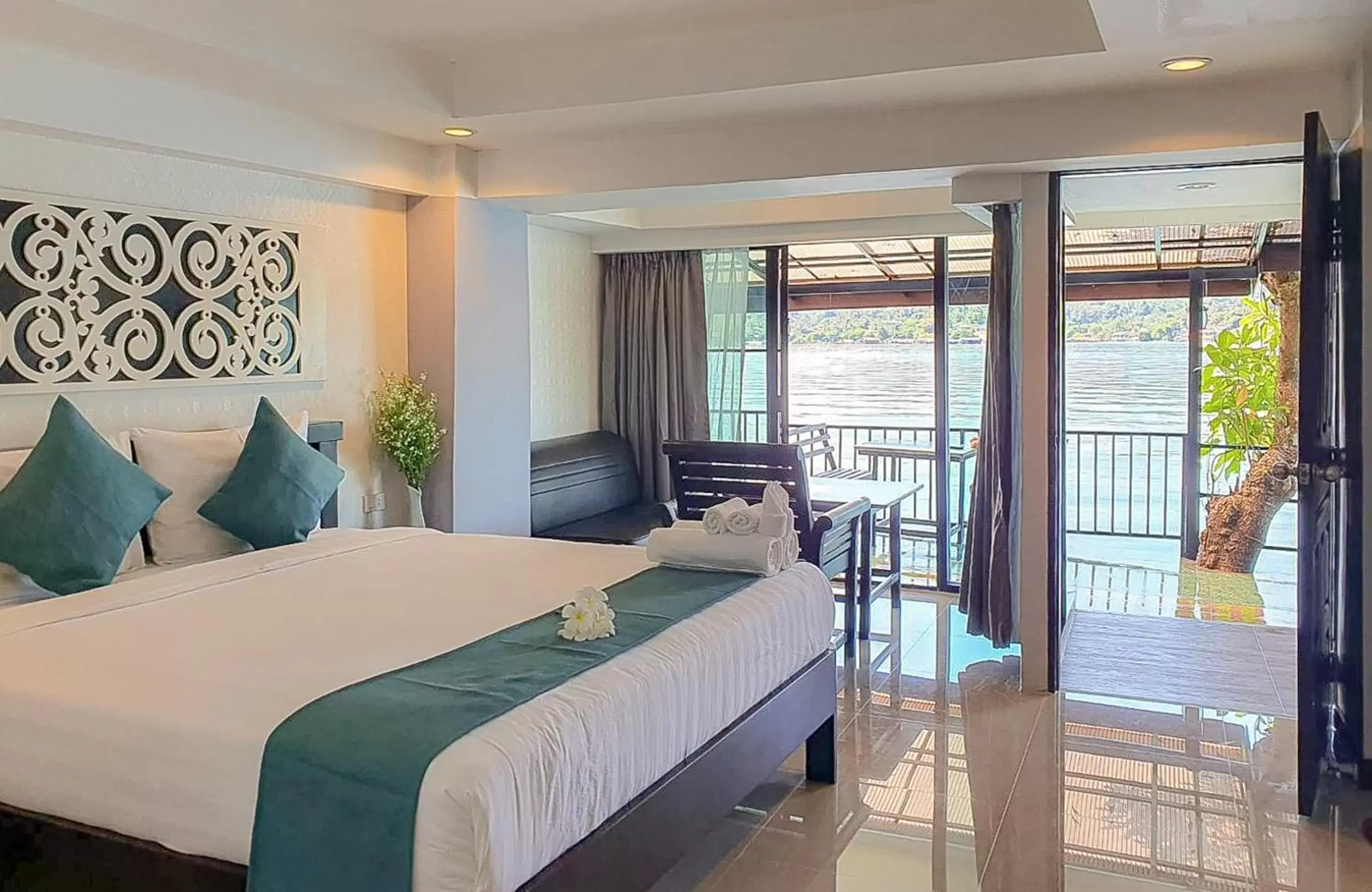 Bed in Phornpailin Riverside Resort