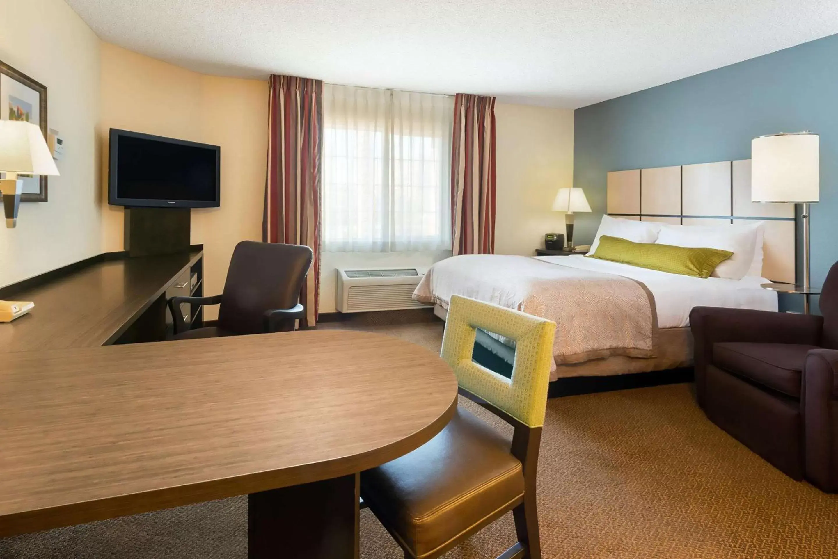 Bedroom, TV/Entertainment Center in MainStay Suites - Wichita NE