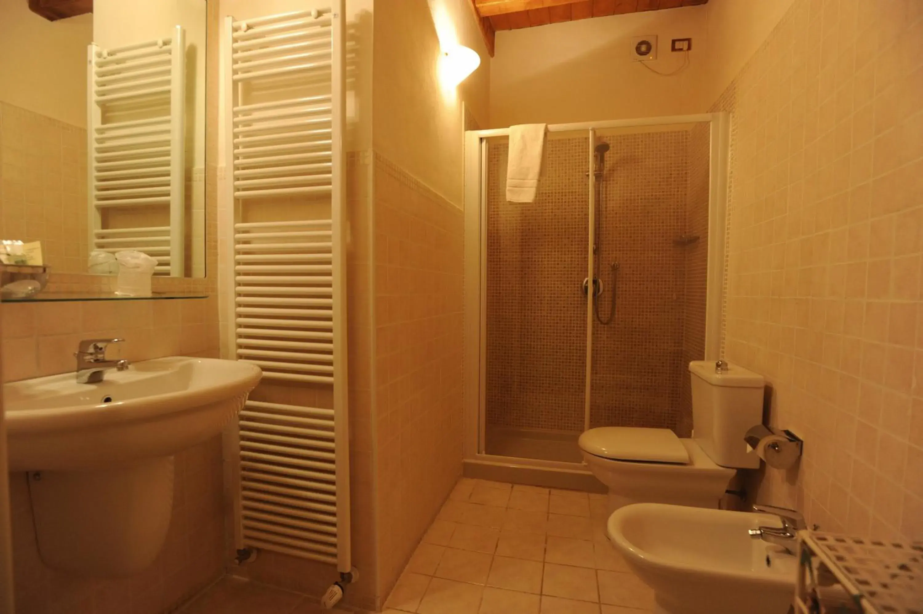 Bathroom in Albergo Orologio