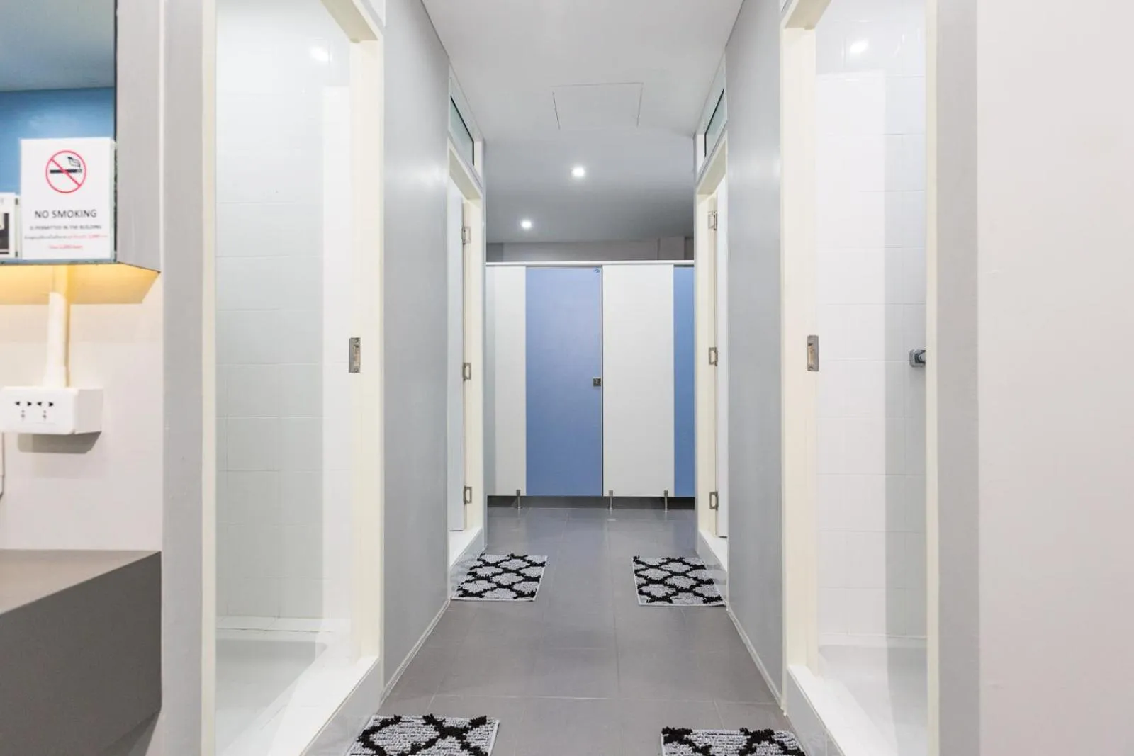 Shower in Siam Stadium Hostel