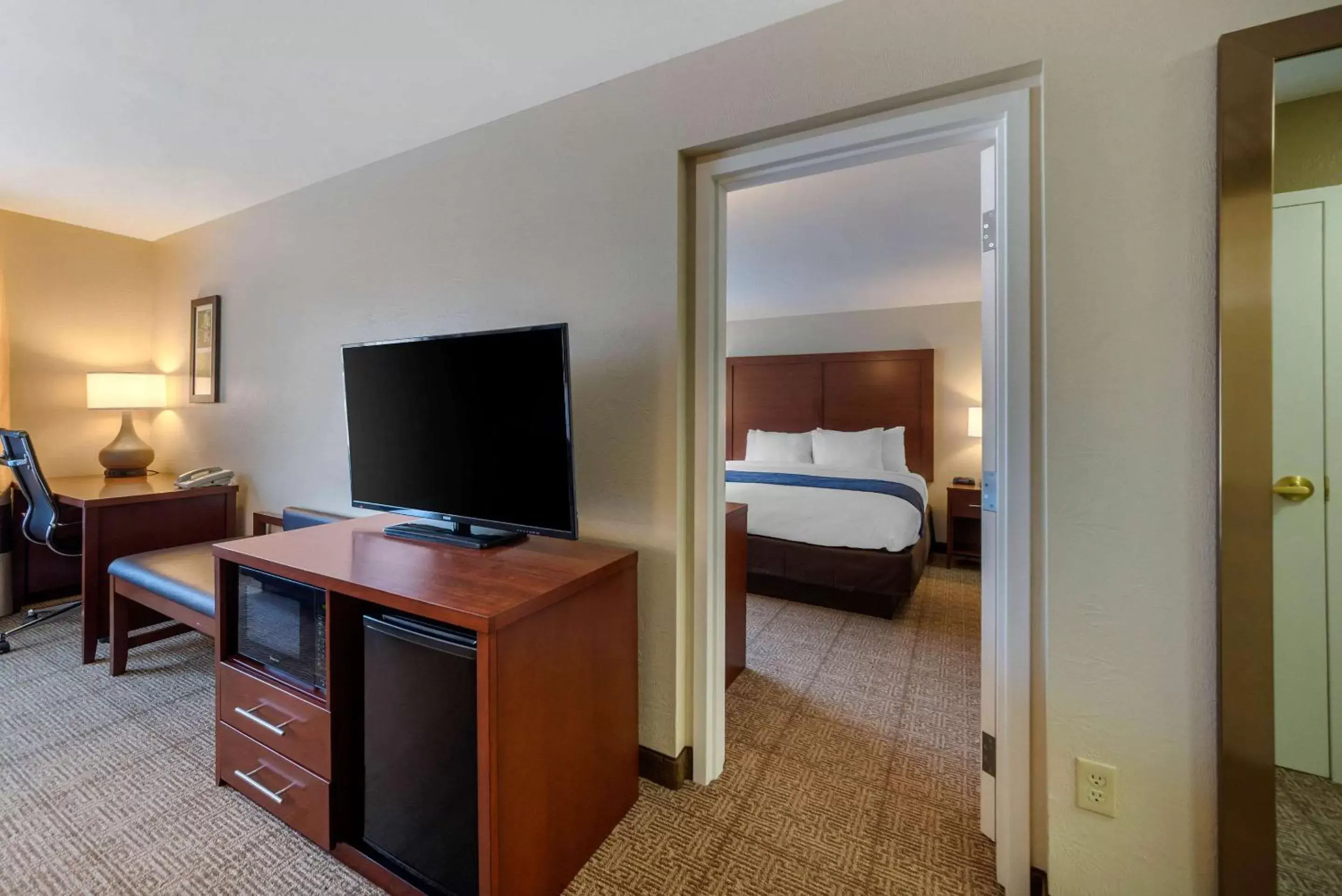Photo of the whole room, TV/Entertainment Center in Comfort Inn & Suites Northern Kentucky