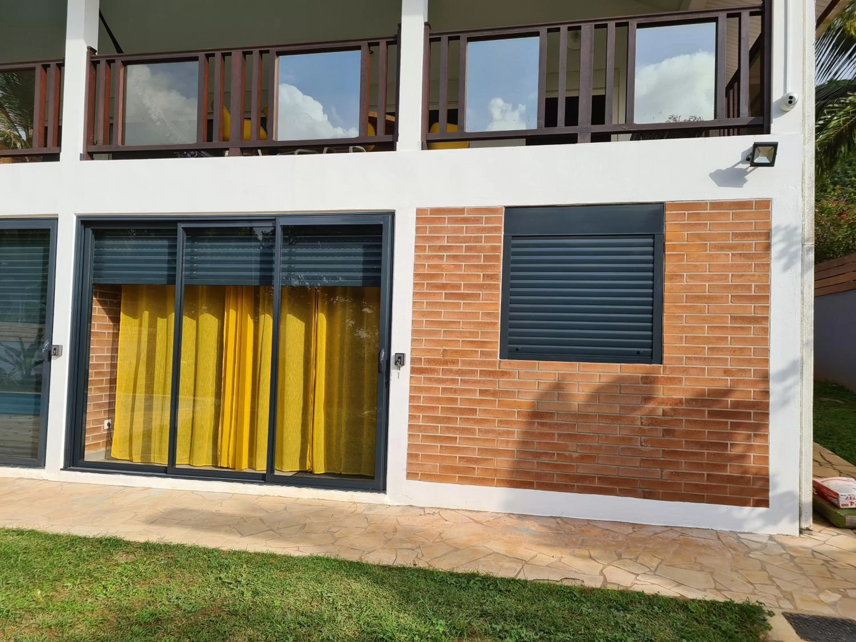 Facade/entrance in Shikoa Sobole - Le Morpho et l'Ara