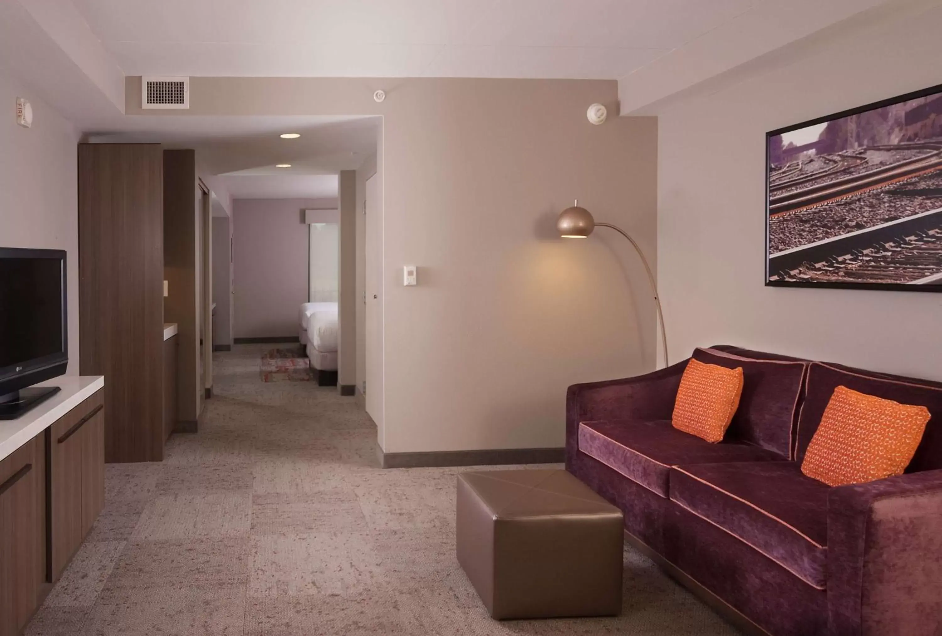 Bed, Seating Area in Hilton Garden Inn Atlanta Airport/Millenium Center