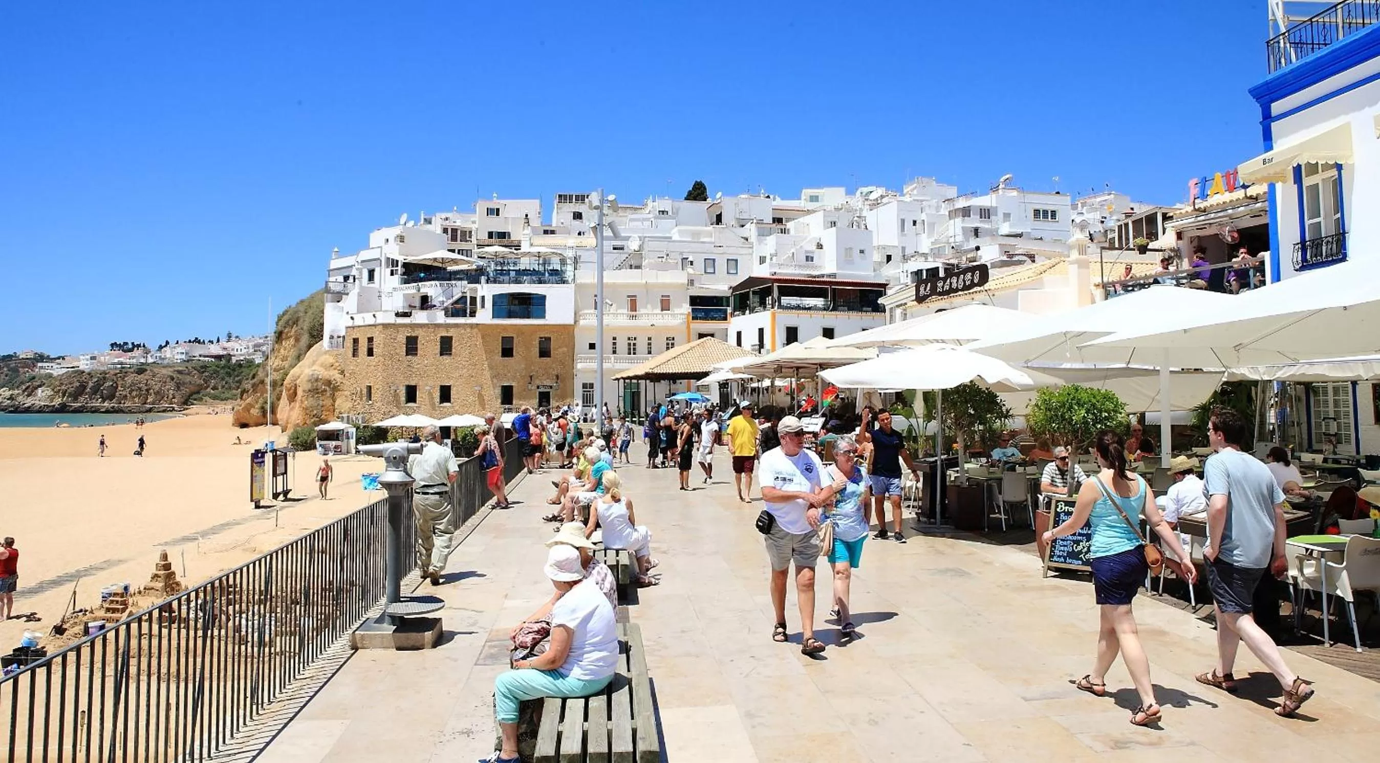 People in The Navigator - Solaqua