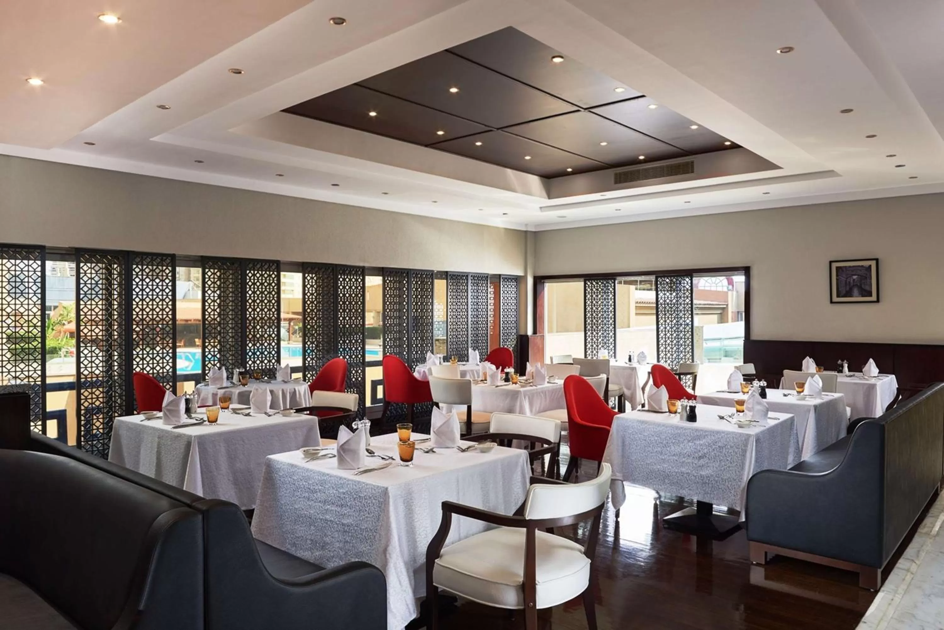 Restaurant/places to eat in Hilton Alexandria Green Plaza