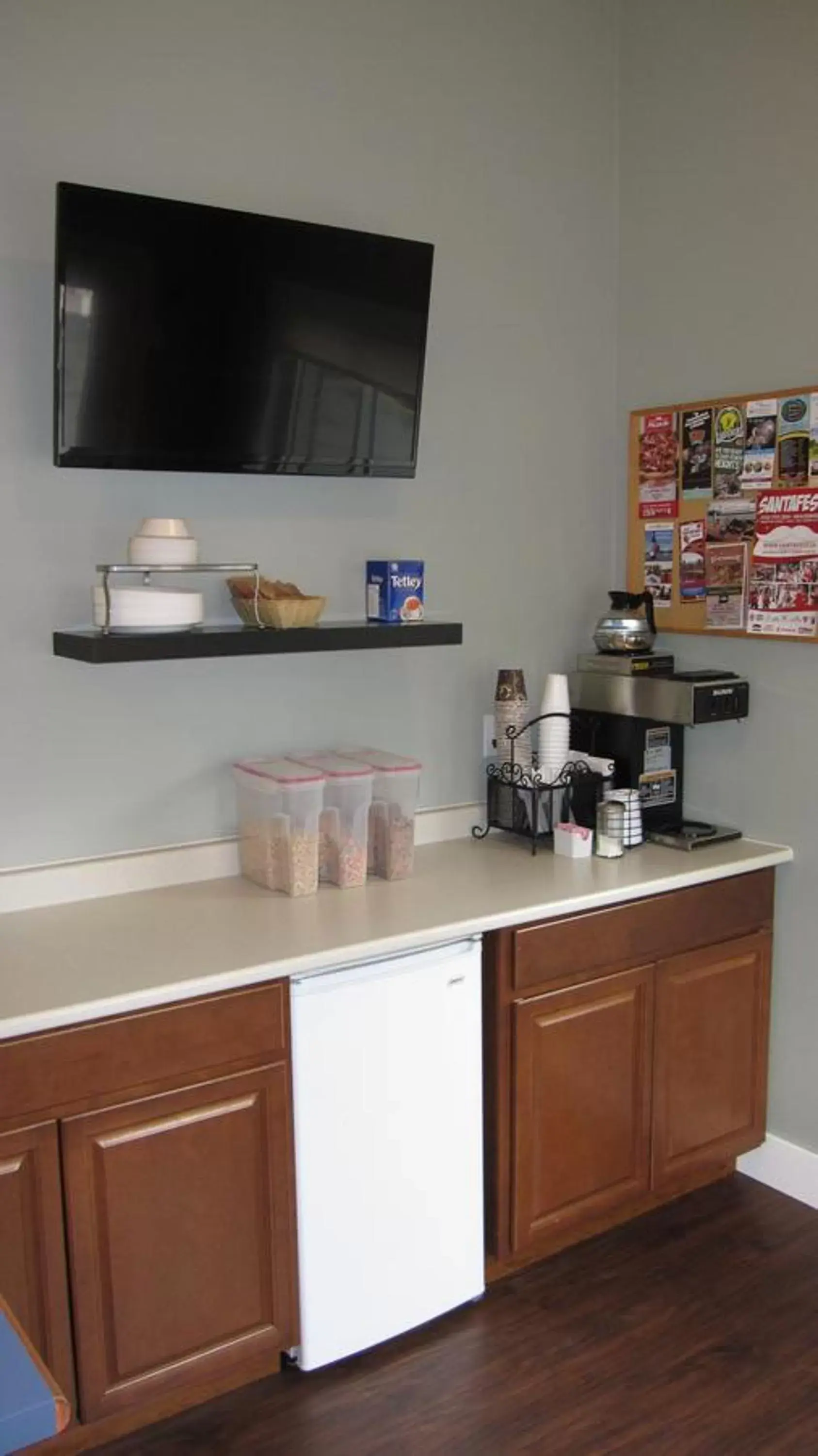 Coffee/tea facilities, Kitchen/Kitchenette in Wellington Inn
