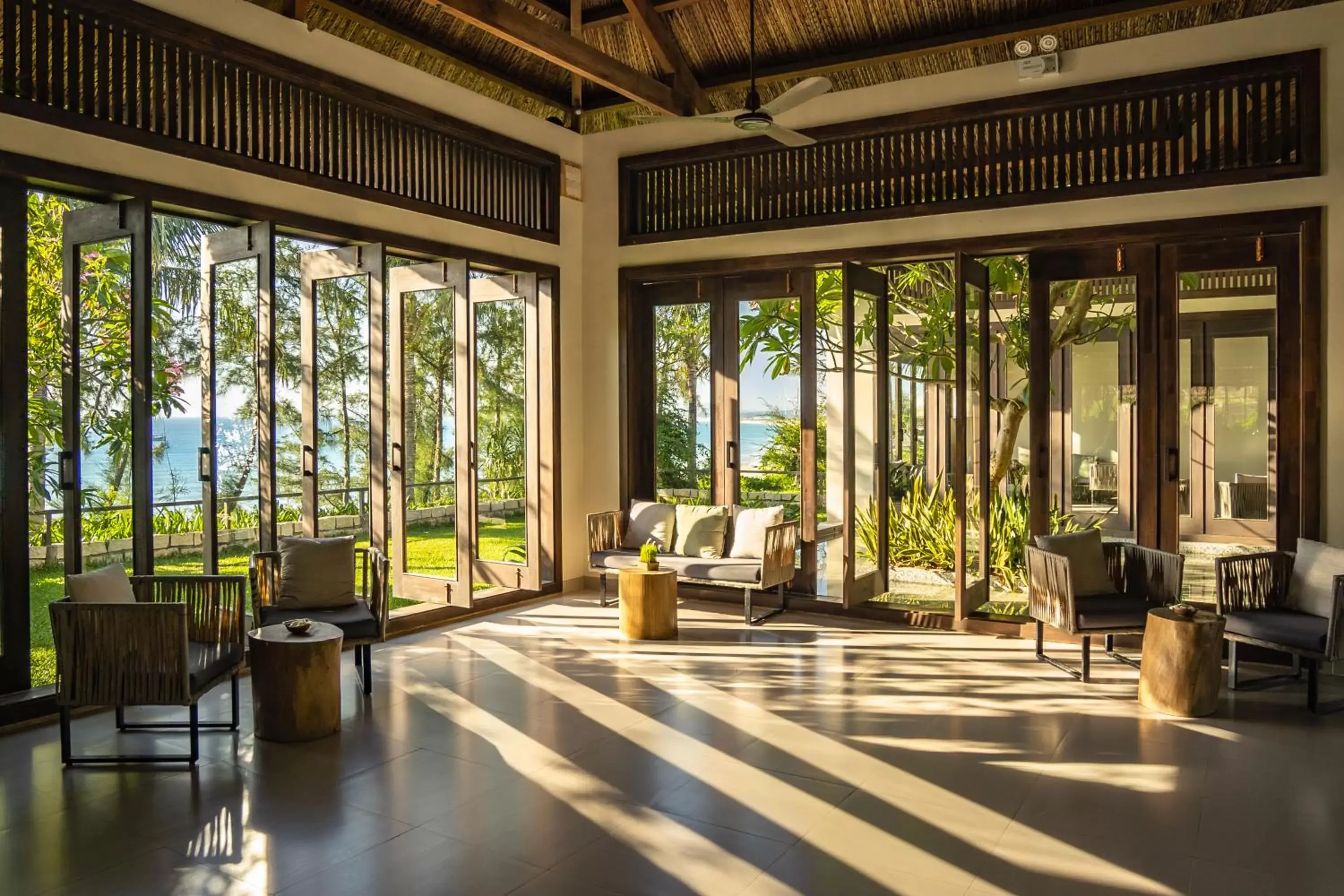 Lobby or reception, Restaurant/Places to Eat in Crown Retreat Quy Nhon Resort