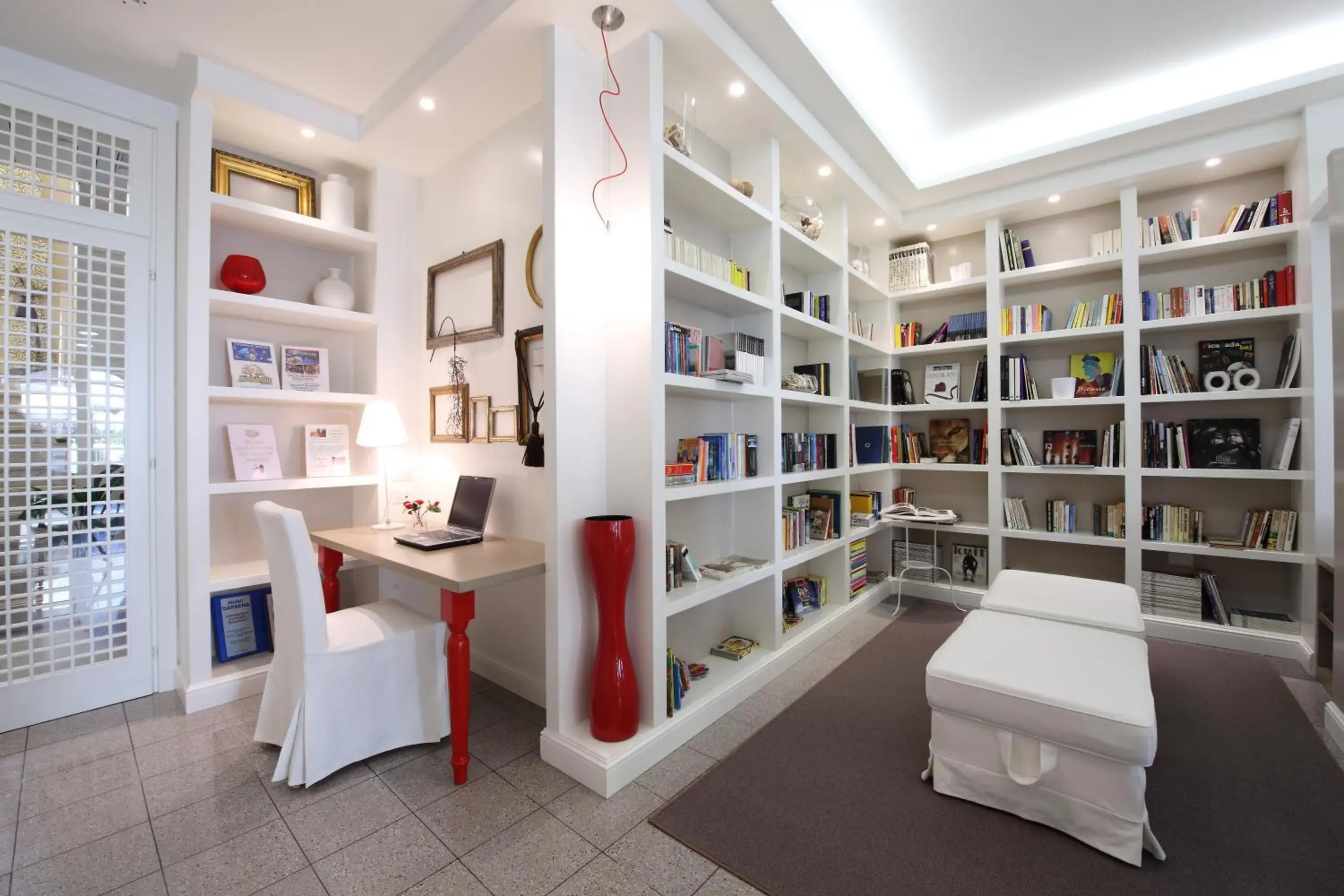 Library in Hotel Darsena