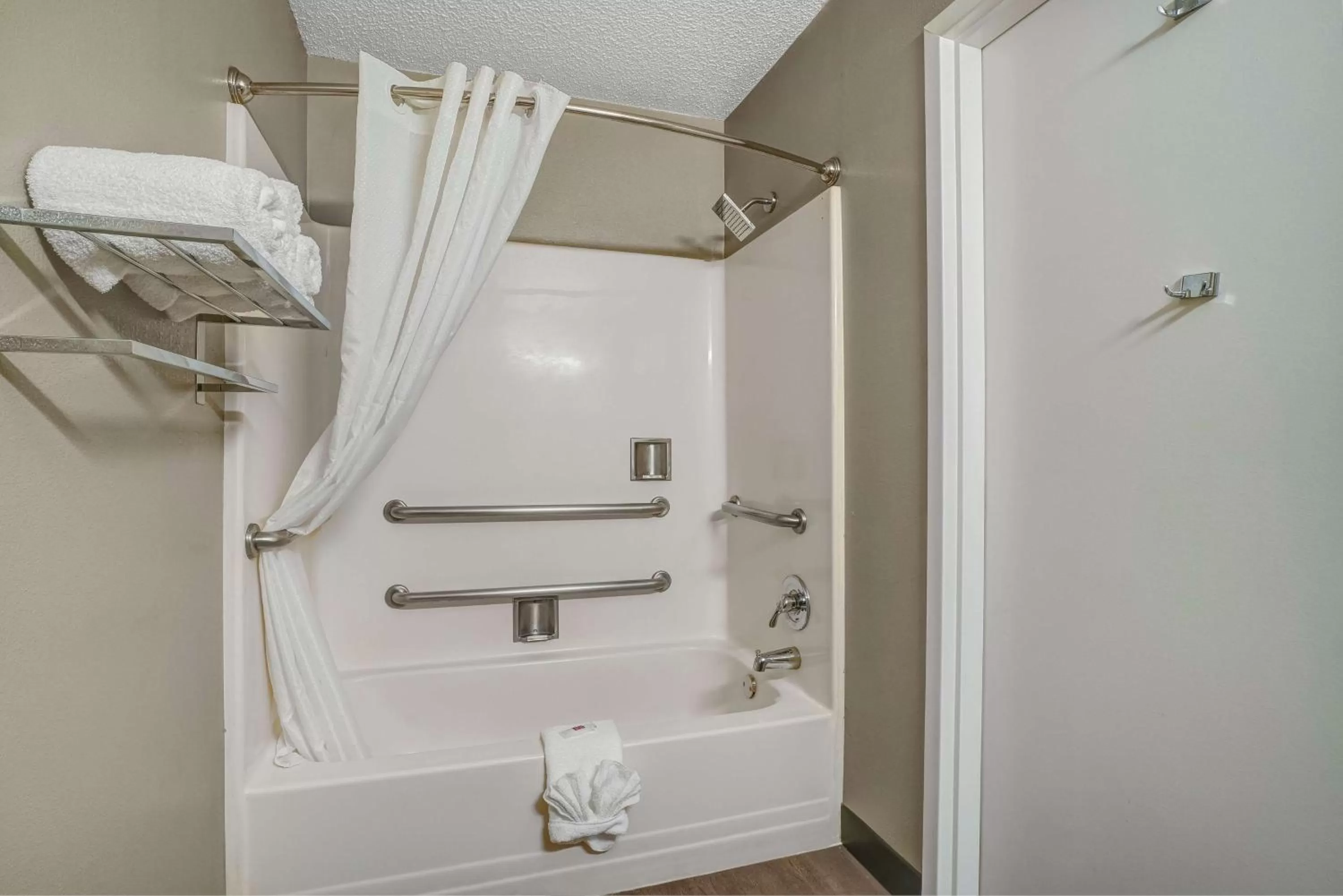Bathroom in Motel 6-Euless, TX - Dallas