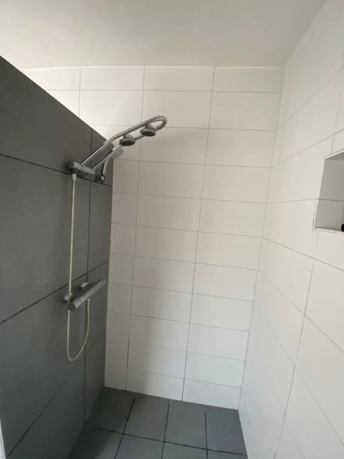 Shower, Bathroom in De Posthoorn