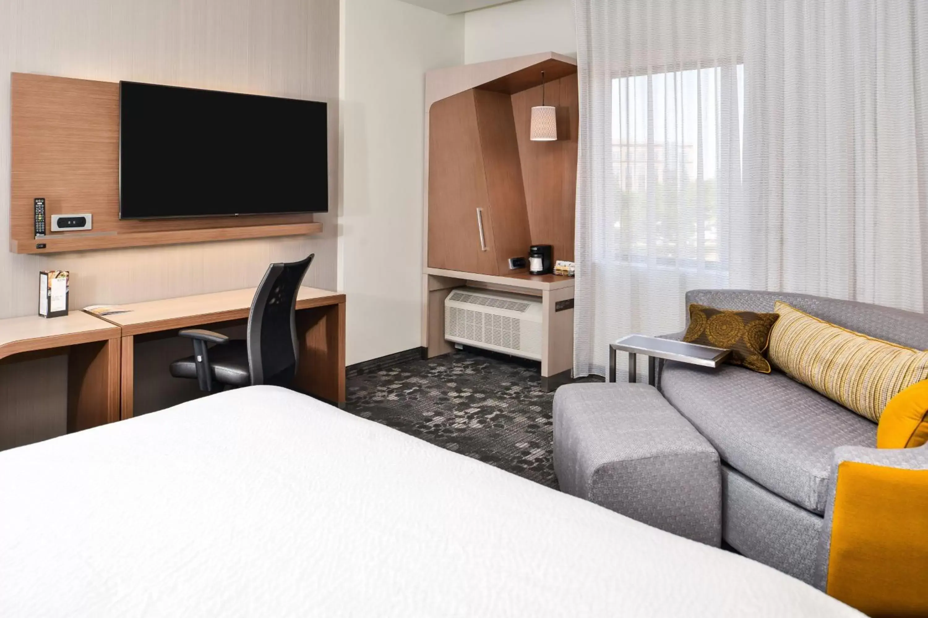 King Guest Room with Sofa Bed in Courtyard by Marriott Charlotte Northlake King Guest Room with Sofa Bed in Courtyard by Marriott Charlotte Northlake